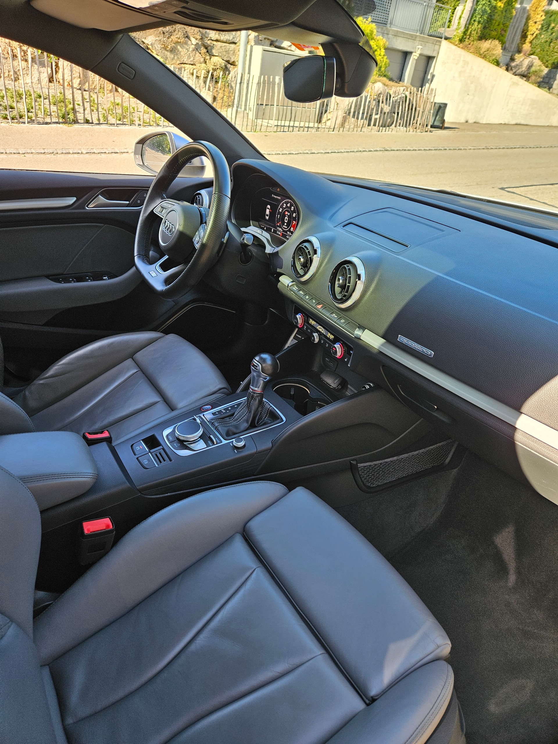 AUDI S3 Limousine 2.0 TFSI quattro S-tronic-image-9
