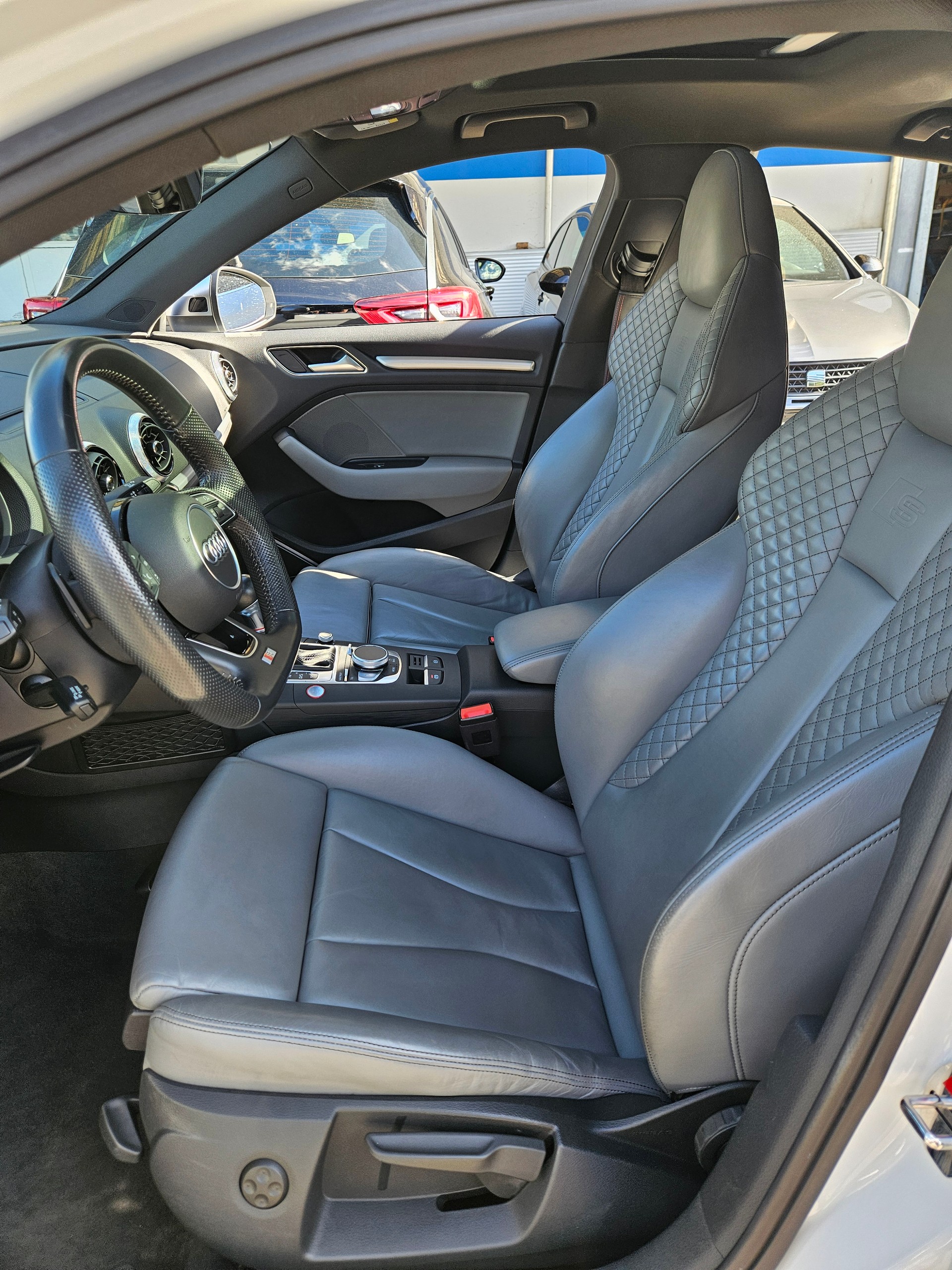 AUDI S3 Limousine 2.0 TFSI quattro S-tronic-image-12