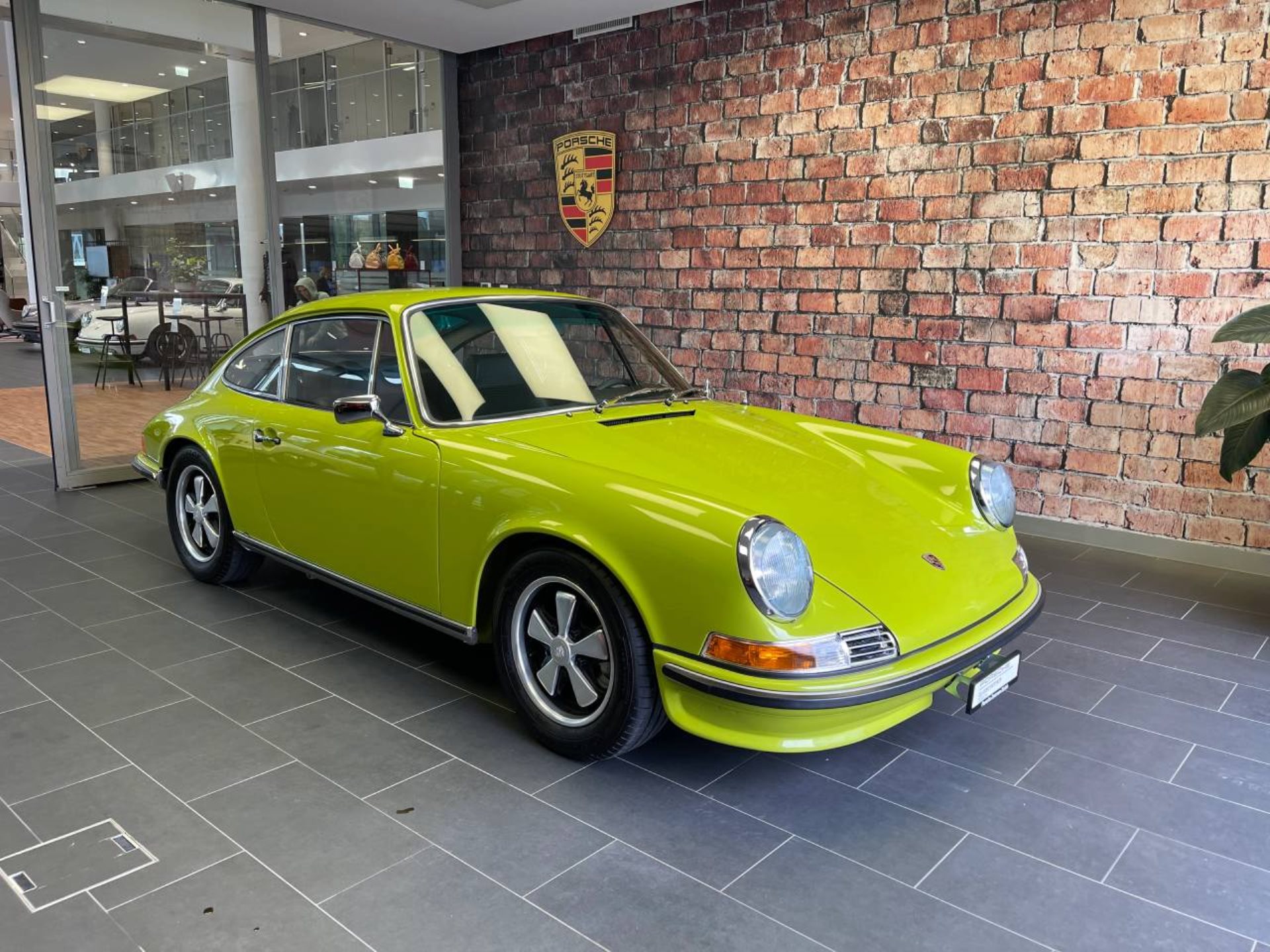 PORSCHE 911 E 2.4 Coupé-image-0