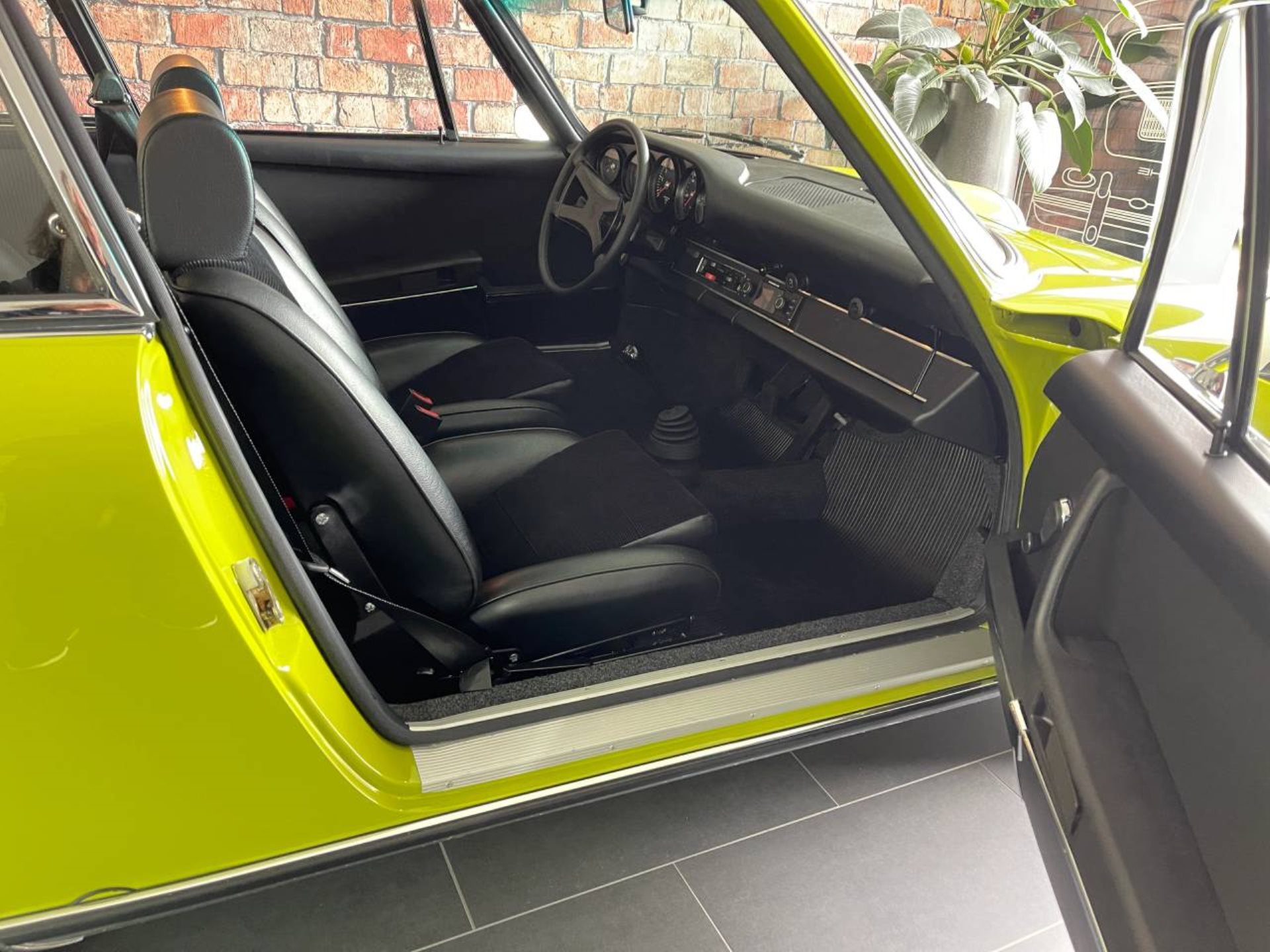 PORSCHE 911 E 2.4 Coupé-image-22