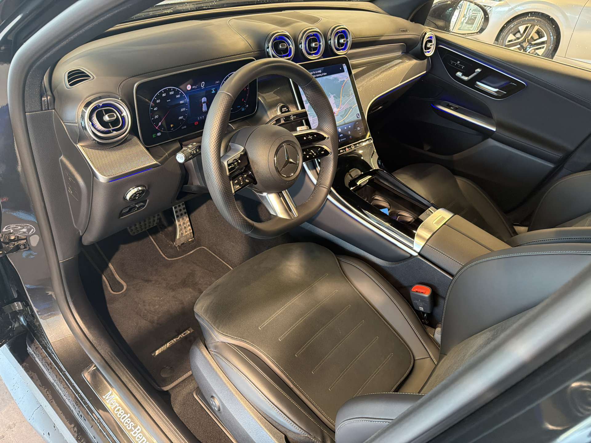 MERCEDES-BENZ GLC 300 d AMG-Line 269PS 4Matic G-Tronic Automat-image-5
