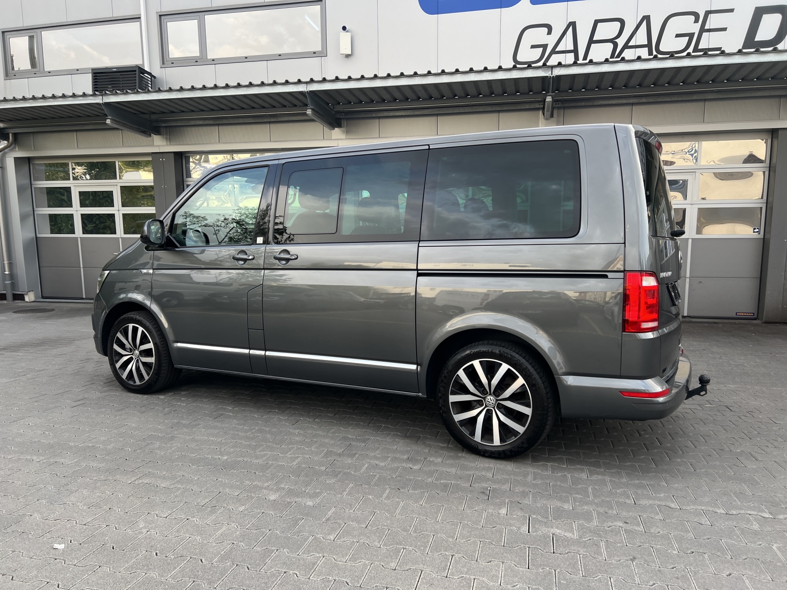VW T6 Multivan 2.0 Bi-TDI Highline 4Motion DSG-image-2