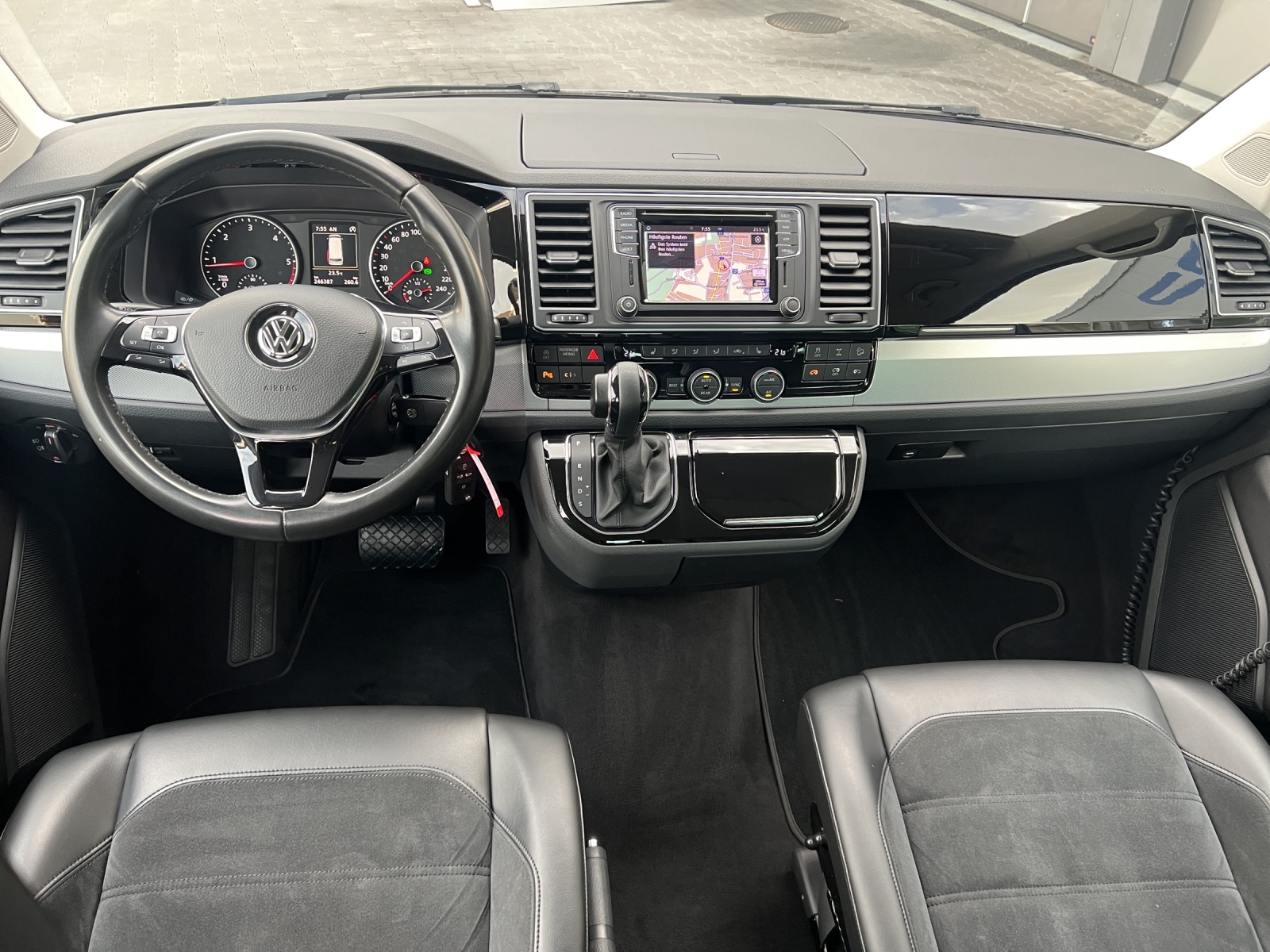 VW T6 Multivan 2.0 Bi-TDI Highline 4Motion DSG-image-9