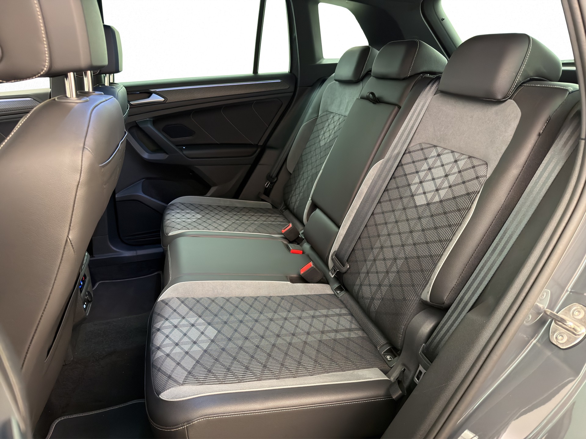 VW Tiguan 1.4 TSI PHEV R-Line DSG-image-12
