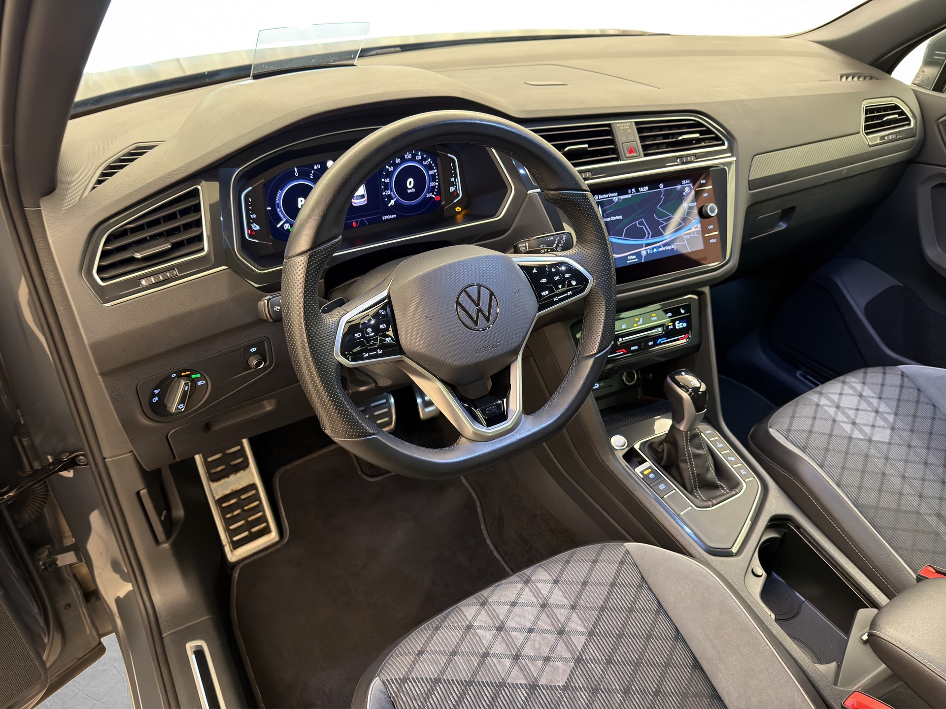 VW Tiguan 1.4 TSI PHEV R-Line DSG-image-14