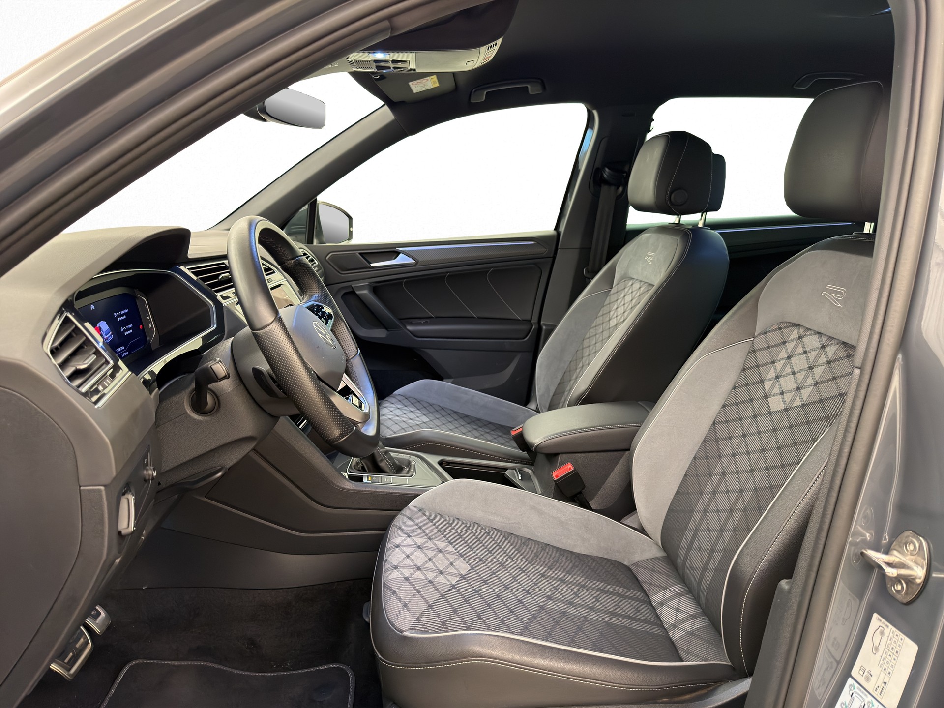 VW Tiguan 1.4 TSI PHEV R-Line DSG-image-6