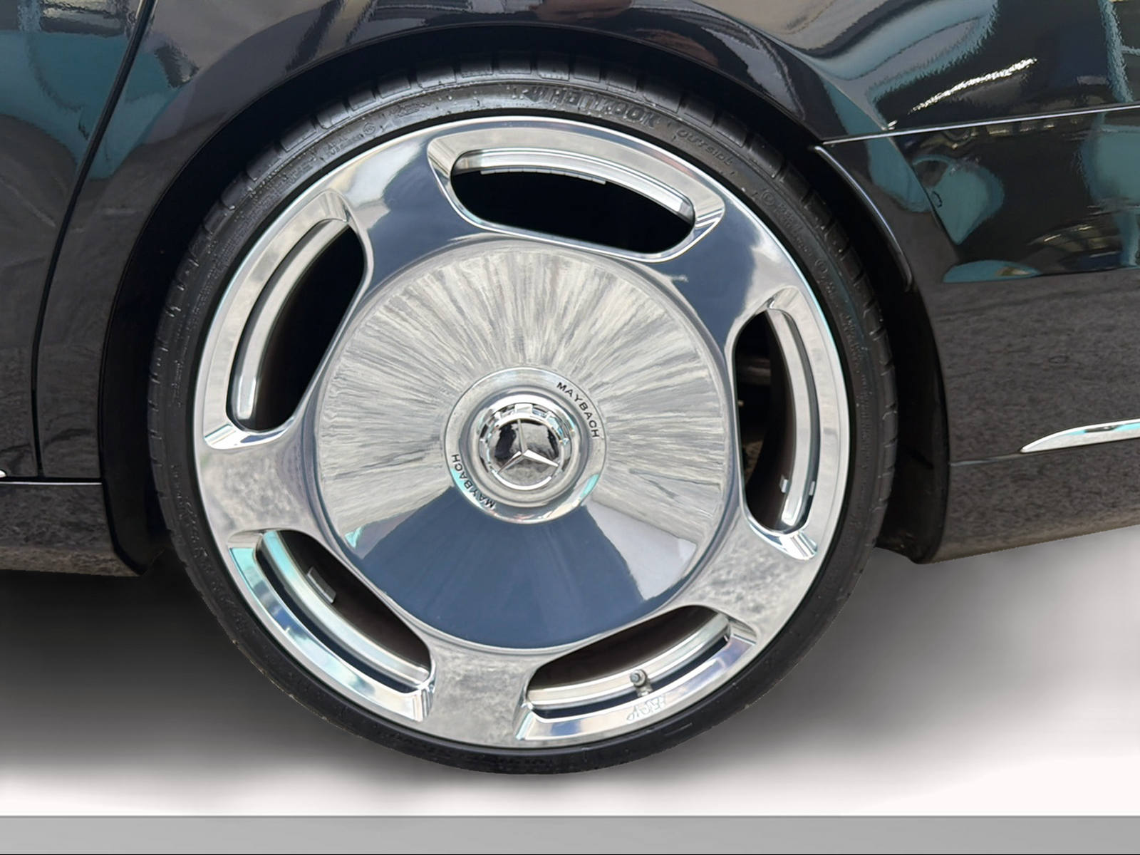 MERCEDES-BENZ S 560 Maybach 4Matic 9G-Tronic-showroom-element-3