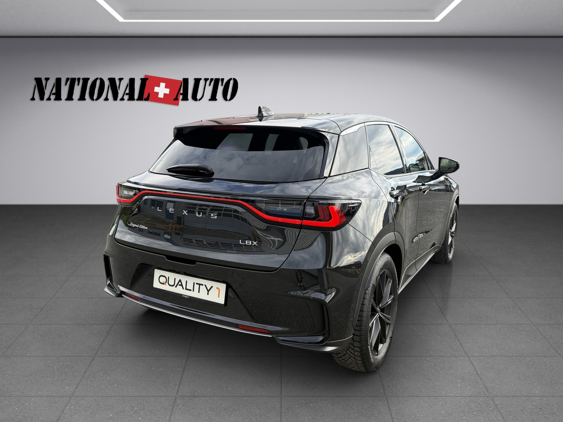 LEXUS LBX 1.5 Hybrid Original Edition AWD-image-3