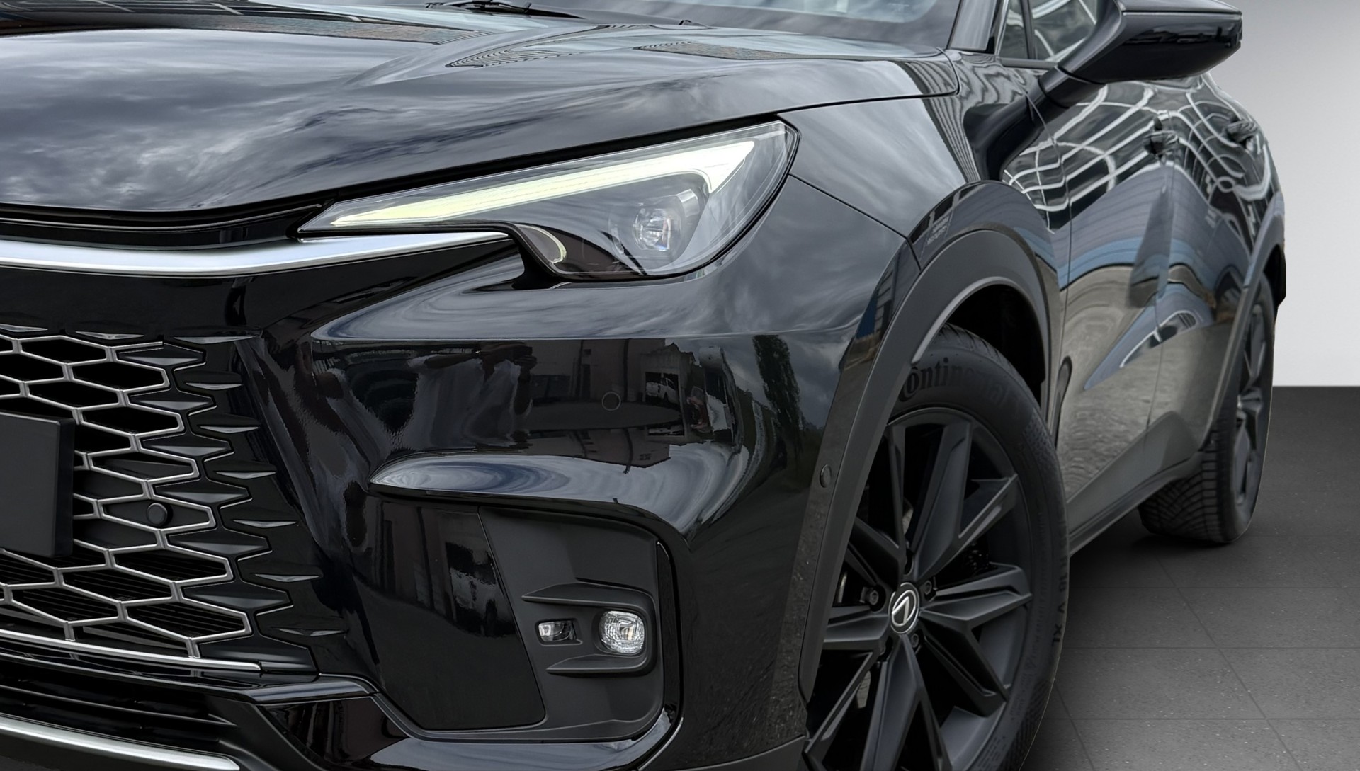LEXUS LBX 1.5 Hybrid Original Edition AWD-image-1