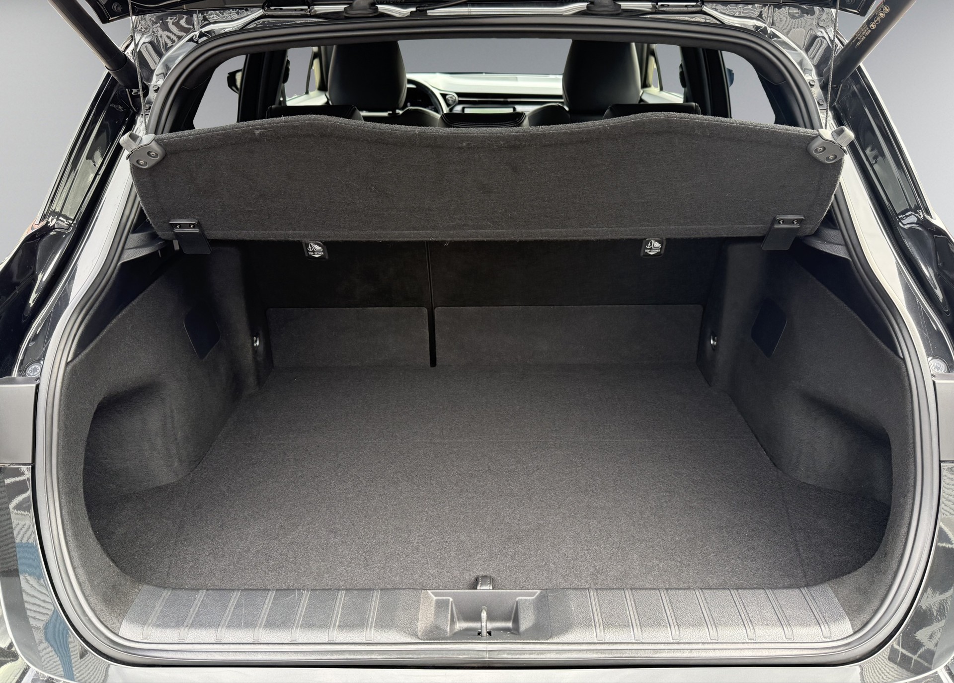 LEXUS LBX 1.5 Hybrid Original Edition AWD-image-14