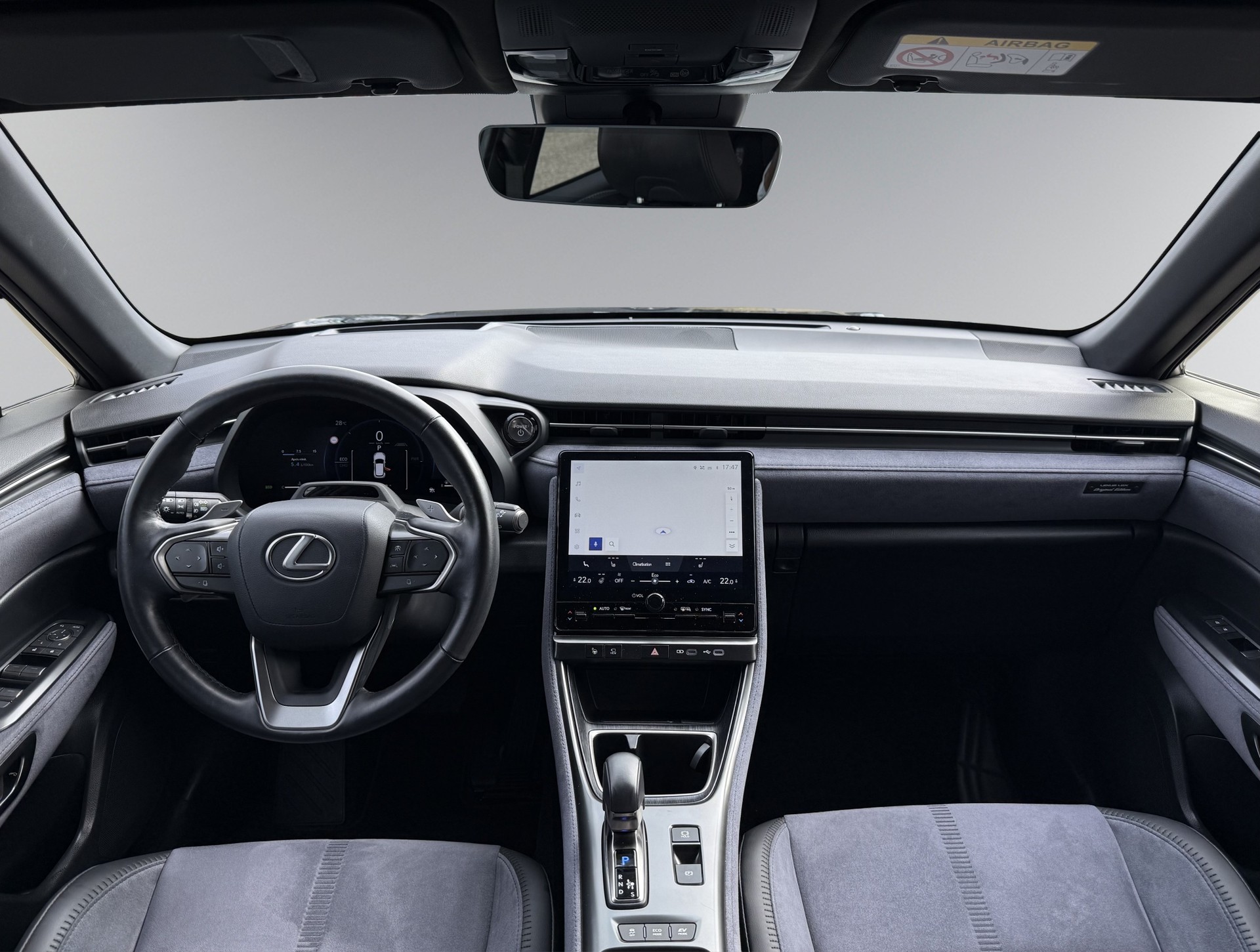 LEXUS LBX 1.5 Hybrid Original Edition AWD-image-7