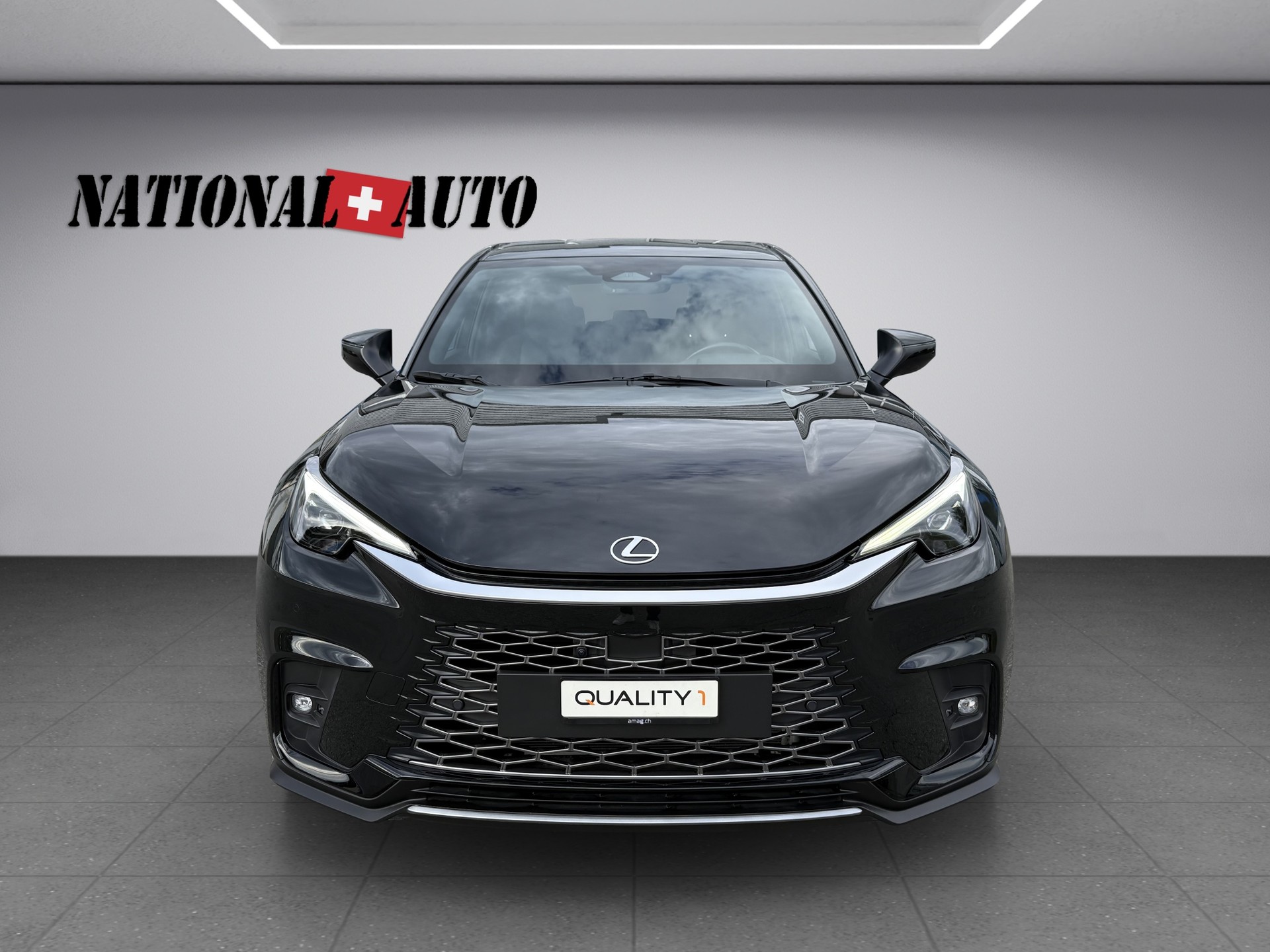 LEXUS LBX 1.5 Hybrid Original Edition AWD-image-2
