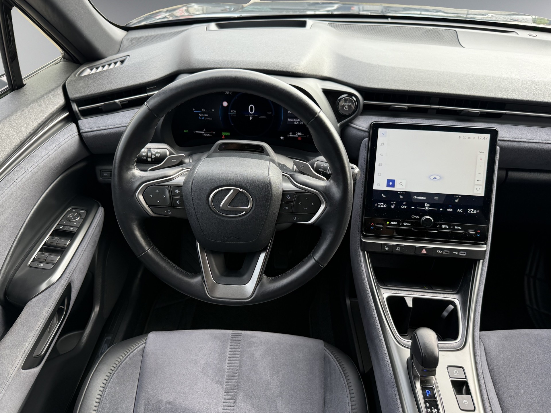 LEXUS LBX 1.5 Hybrid Original Edition AWD-image-8