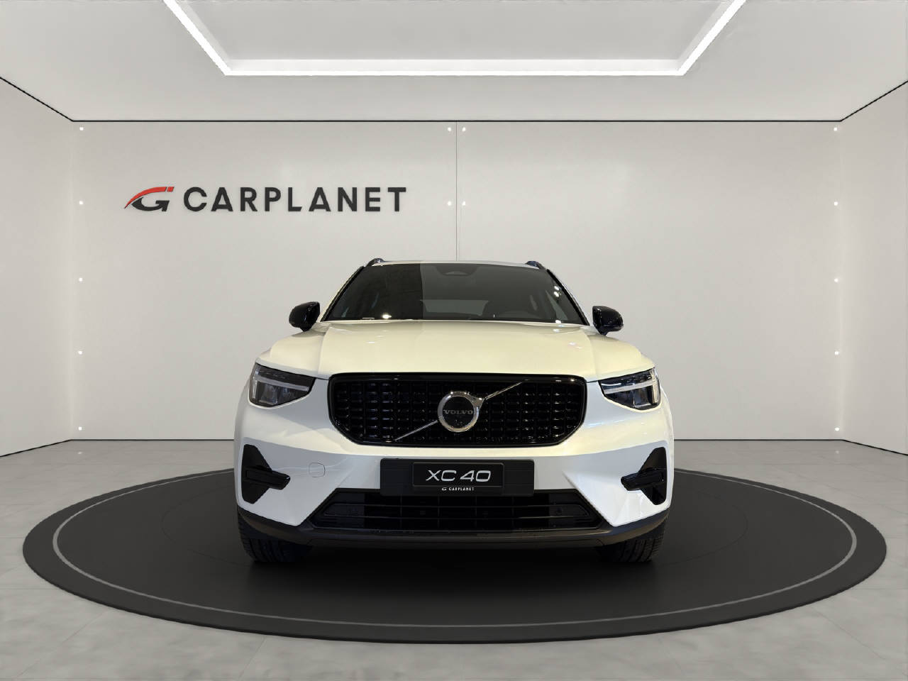 VOLVO XC40 2.0 B3 MH Plus Dark-image-3