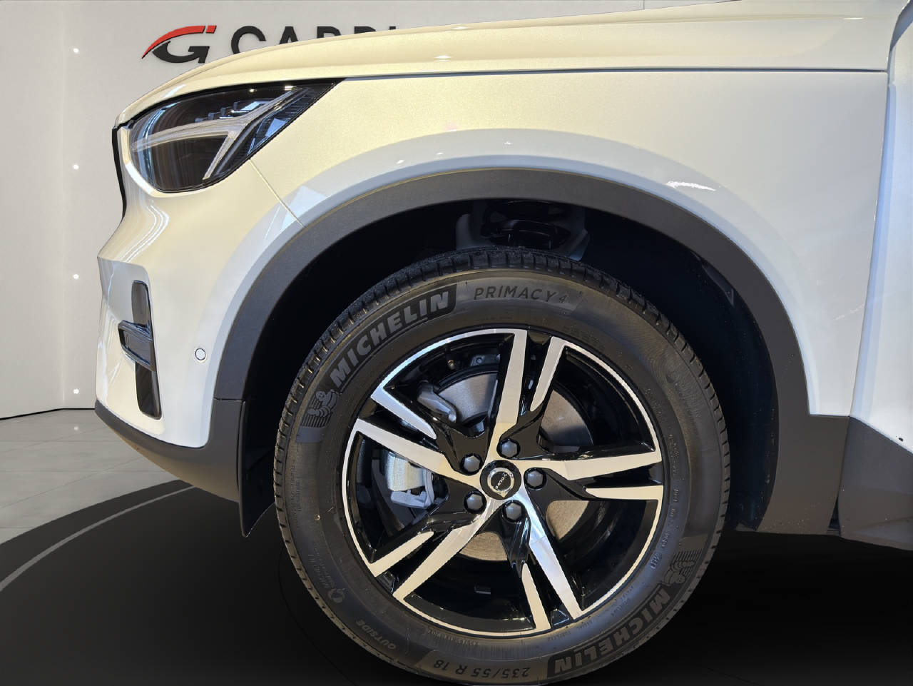 VOLVO XC40 2.0 B3 MH Plus Dark-image-11