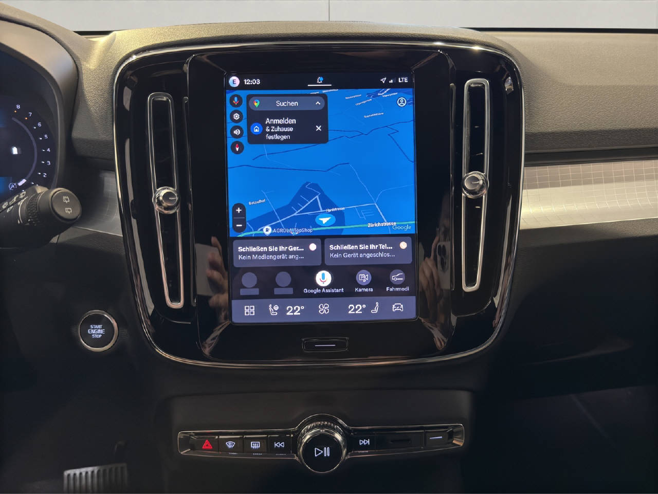 VOLVO XC40 2.0 B3 MH Plus Dark-image-9