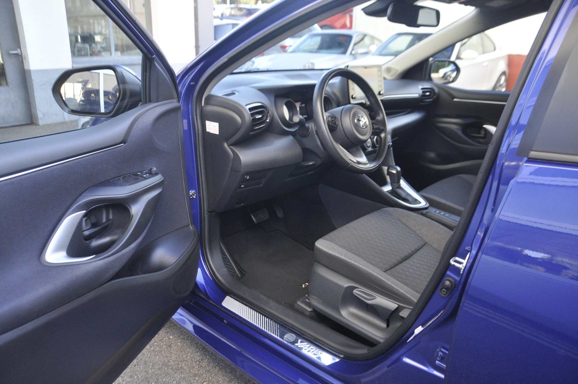 TOYOTA Yaris 1.5 Trend CVT-image-3