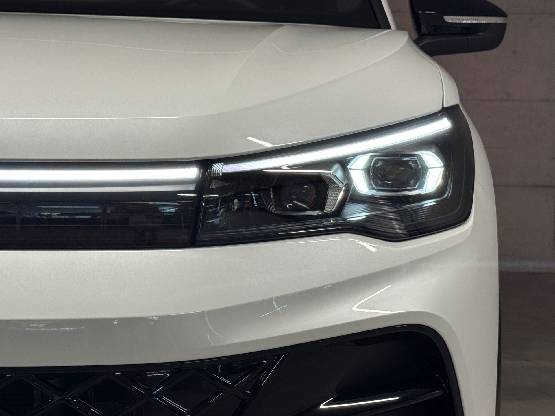VW Tiguan 2.0 TSI DSG R-Line Plus 4Motion-image-5