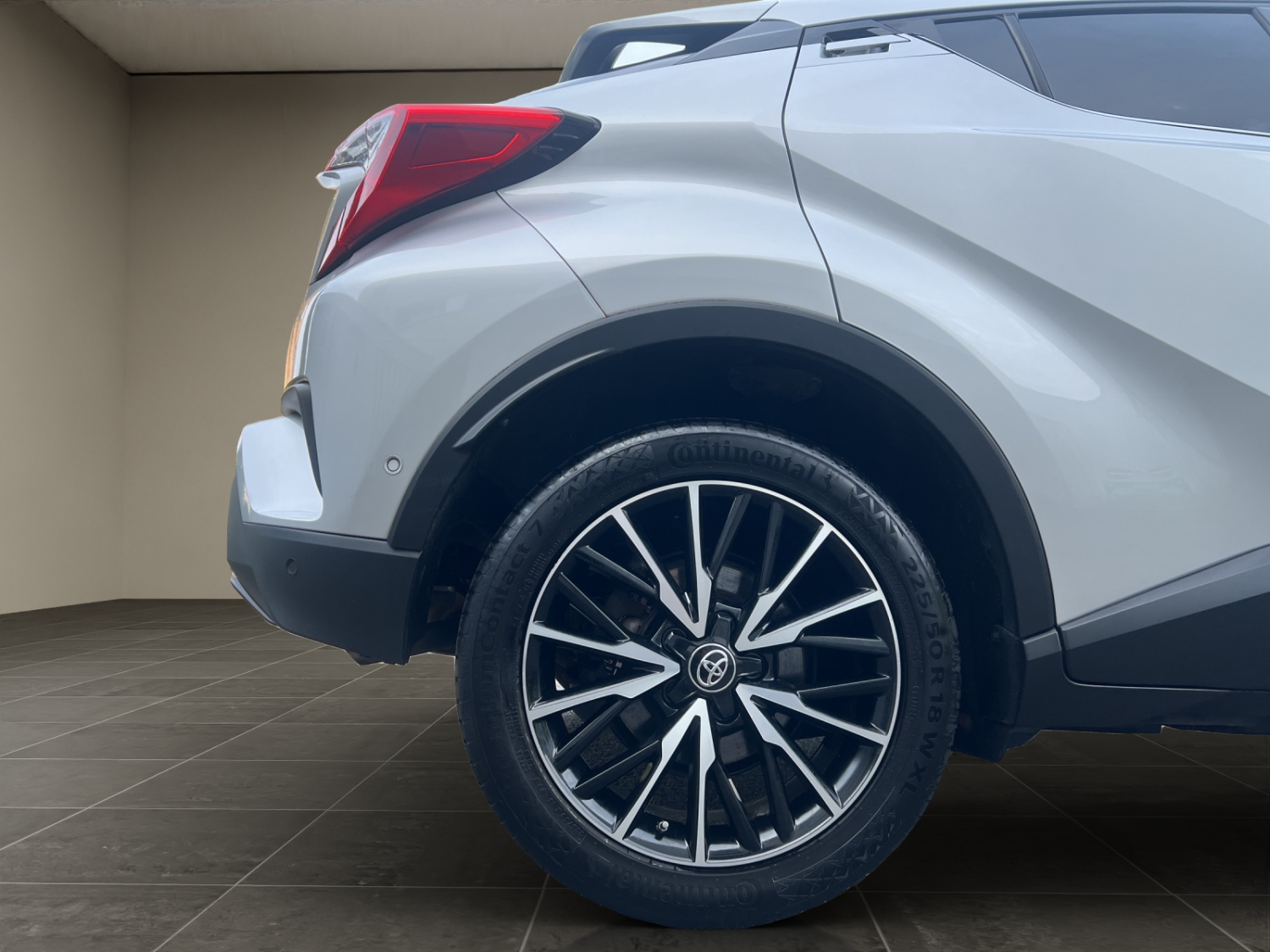TOYOTA C-HR 1.2 T Premium 4x4-image-22