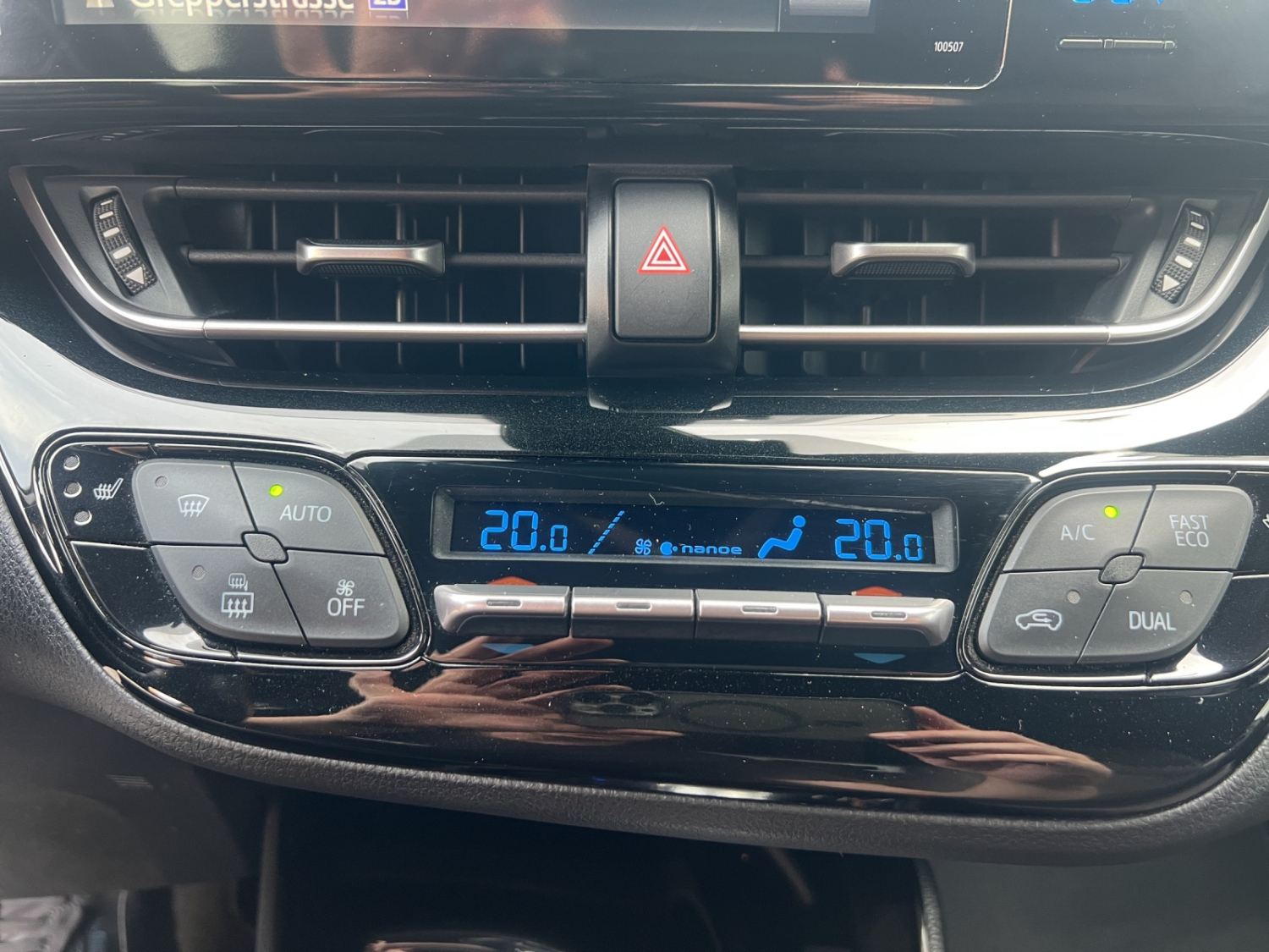 TOYOTA C-HR 1.2 T Premium 4x4-image-14