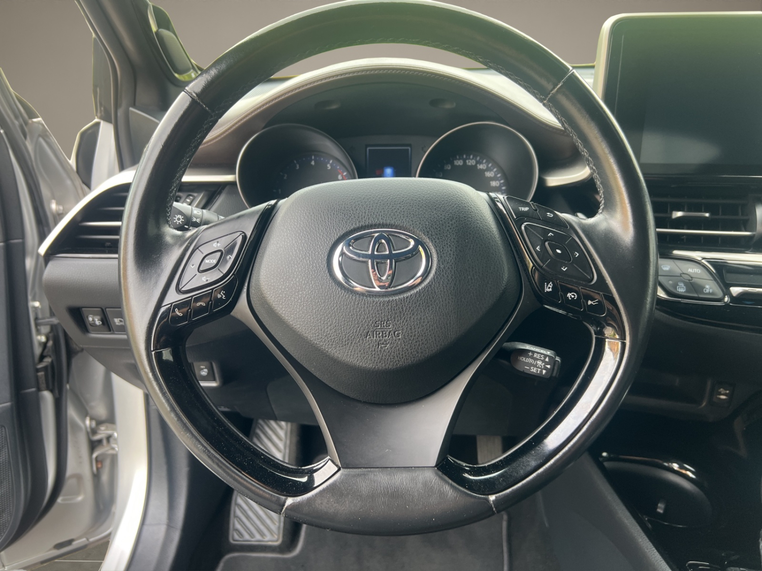 TOYOTA C-HR 1.2 T Premium 4x4-image-10