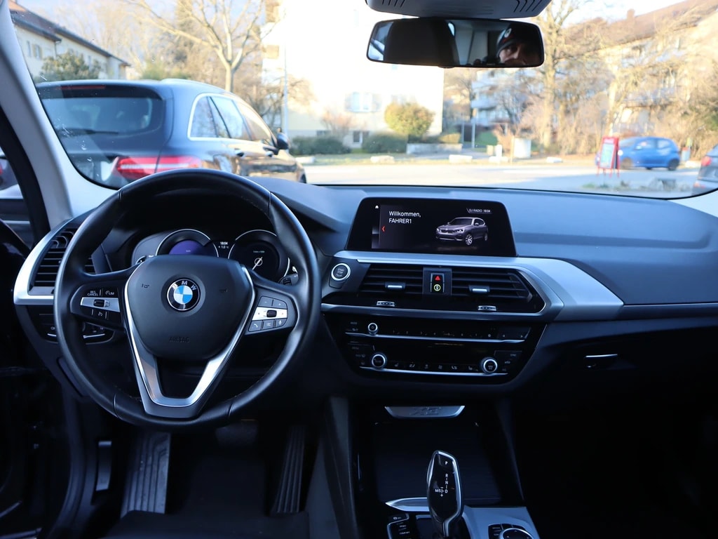 BMW X3 xDrive 48V 20d Steptronic **Teil-Leder ** Gr-Navi ** RF-Kamera 360° ** H-Up Display ** Frisch Ab MFK & Service **-image-9