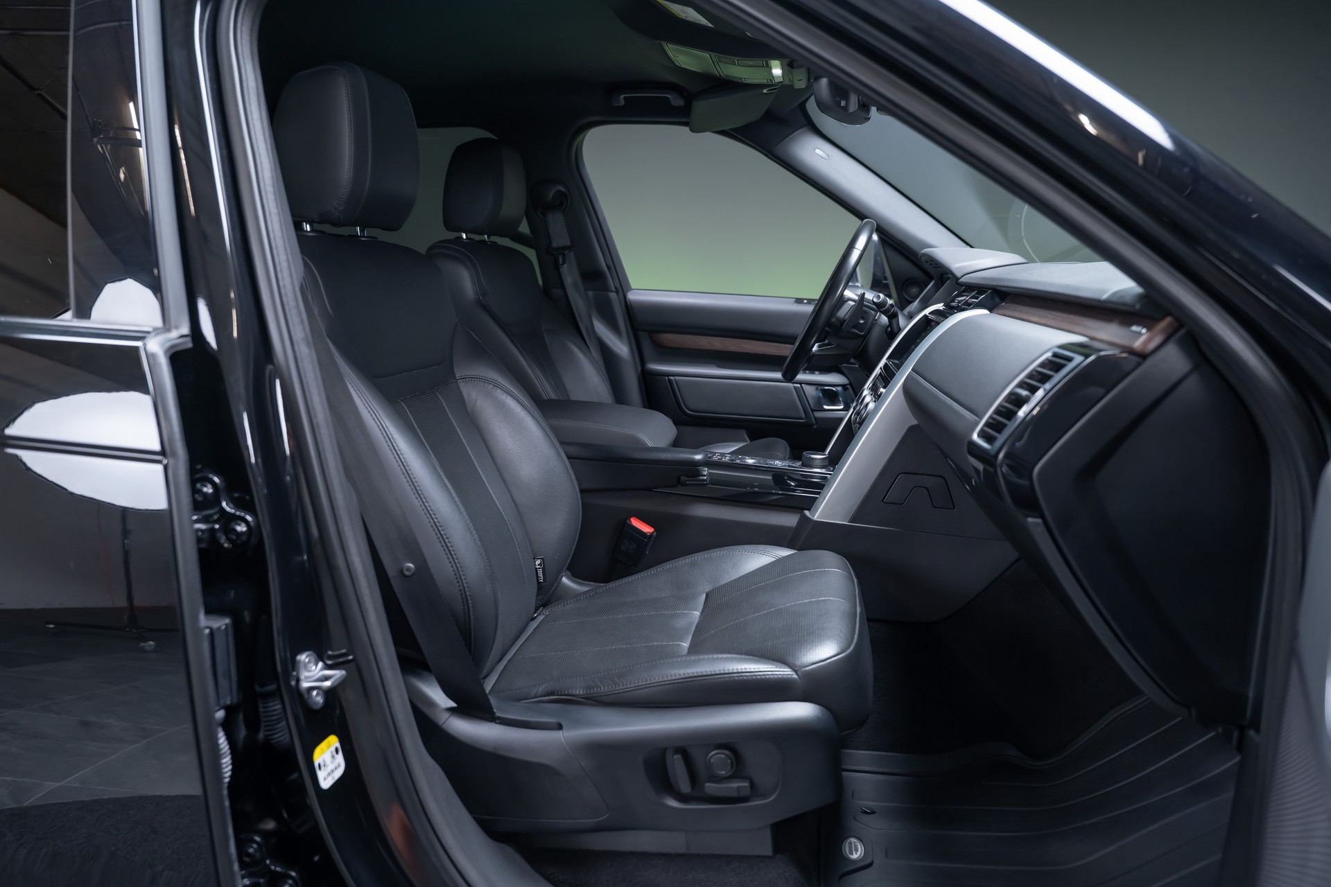LAND ROVER Discovery 3.0 Si6 HSE / Panorama-Glasdach / Rückfahrkamera / Anhängerkupplung 3.5T-image-20