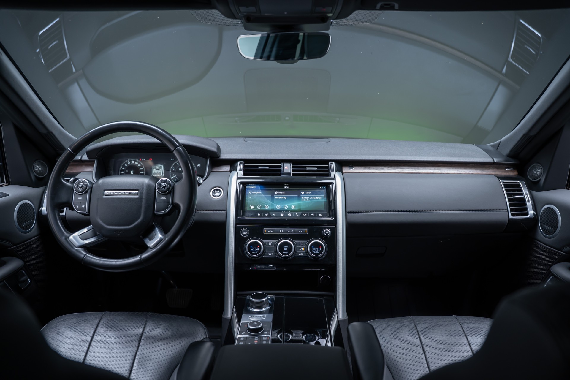LAND ROVER Discovery 3.0 Si6 HSE / Panorama-Glasdach / Rückfahrkamera / Anhängerkupplung 3.5T-image-22