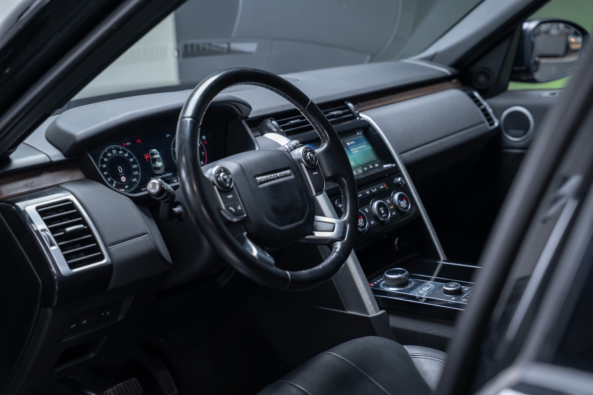 LAND ROVER Discovery 3.0 Si6 HSE / Panorama-Glasdach / Rückfahrkamera / Anhängerkupplung 3.5T-image-11