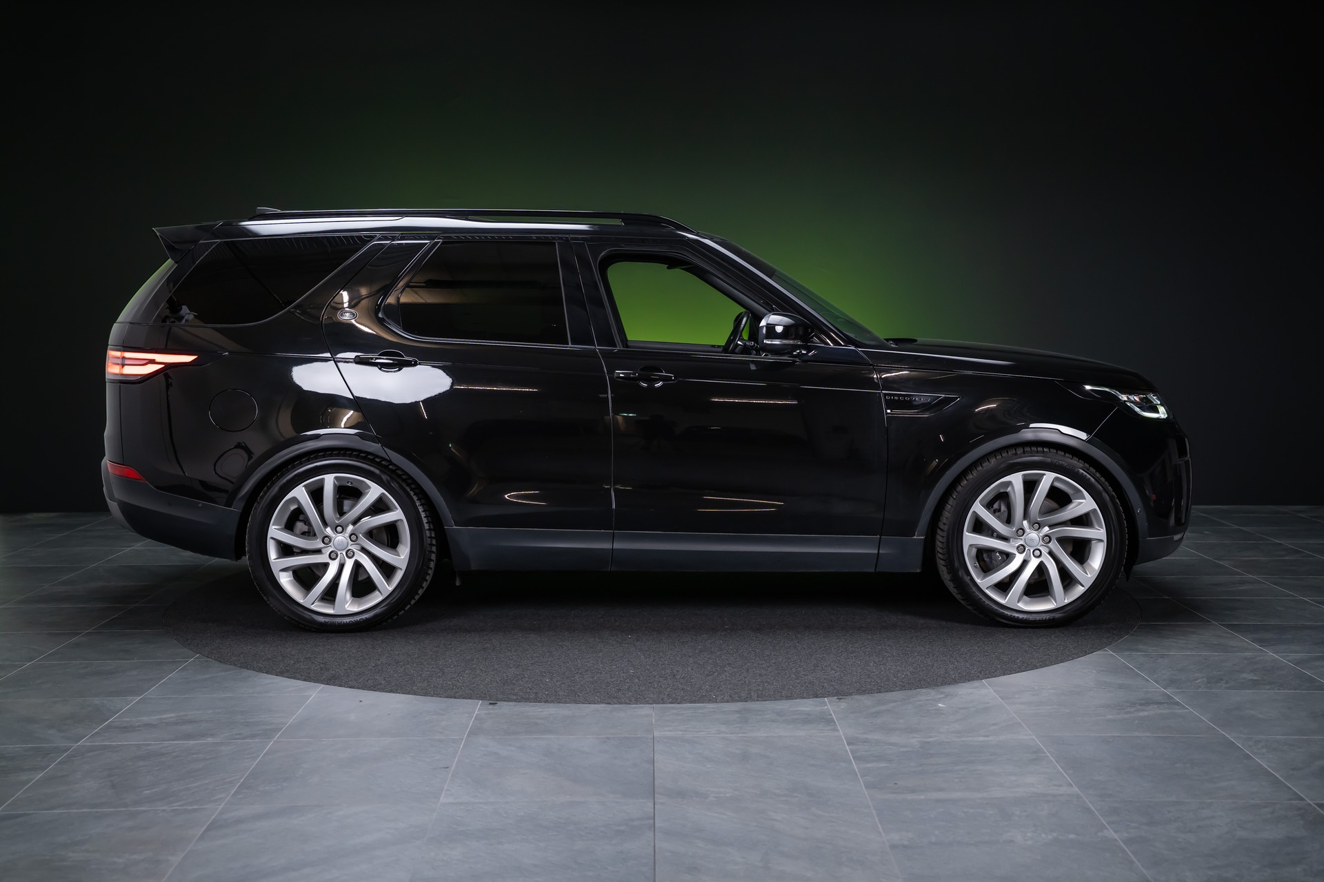 LAND ROVER Discovery 3.0 Si6 HSE / Panorama-Glasdach / Rückfahrkamera / Anhängerkupplung 3.5T-showroom-element-3