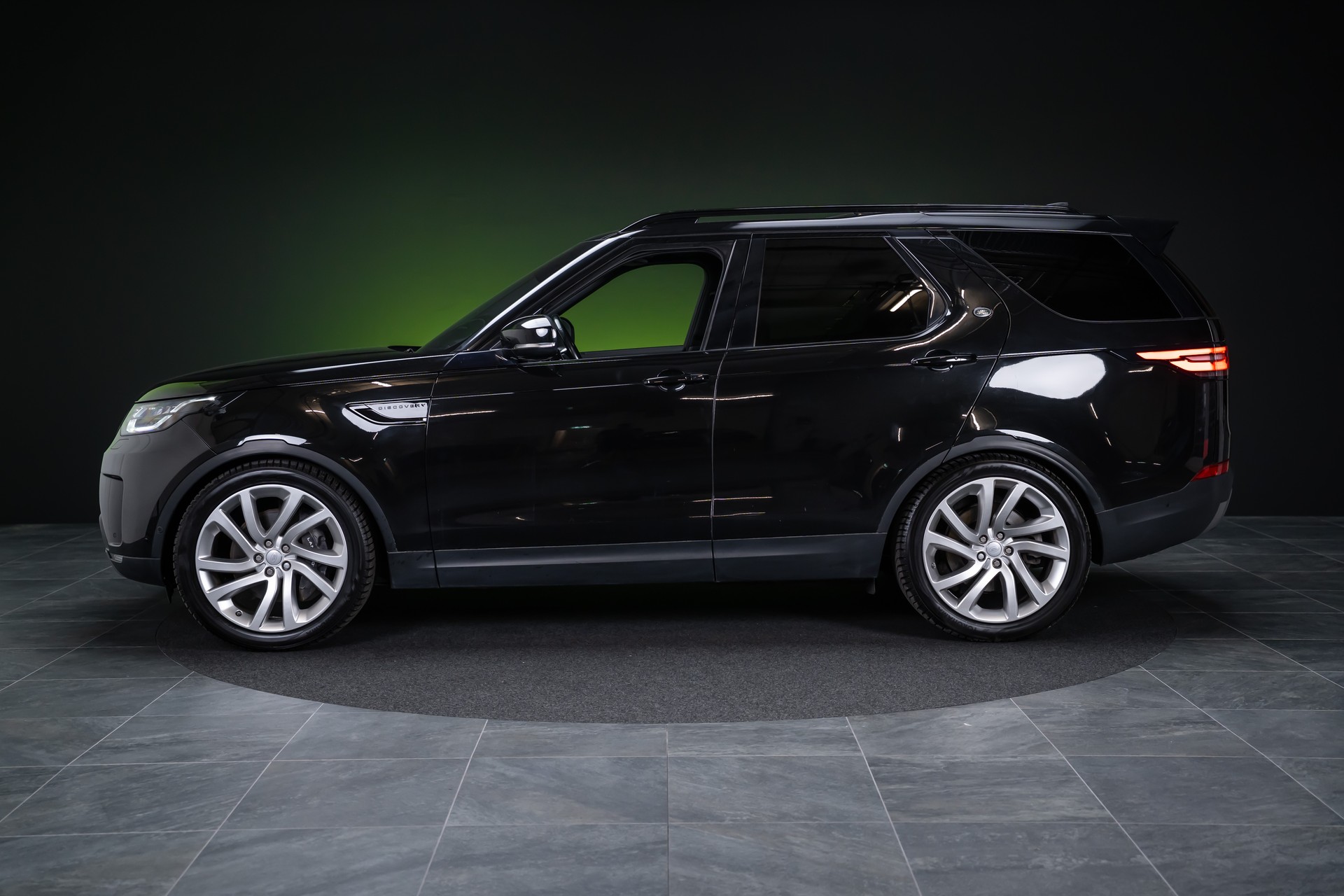 LAND ROVER Discovery 3.0 Si6 HSE / Panorama-Glasdach / Rückfahrkamera / Anhängerkupplung 3.5T-image-8