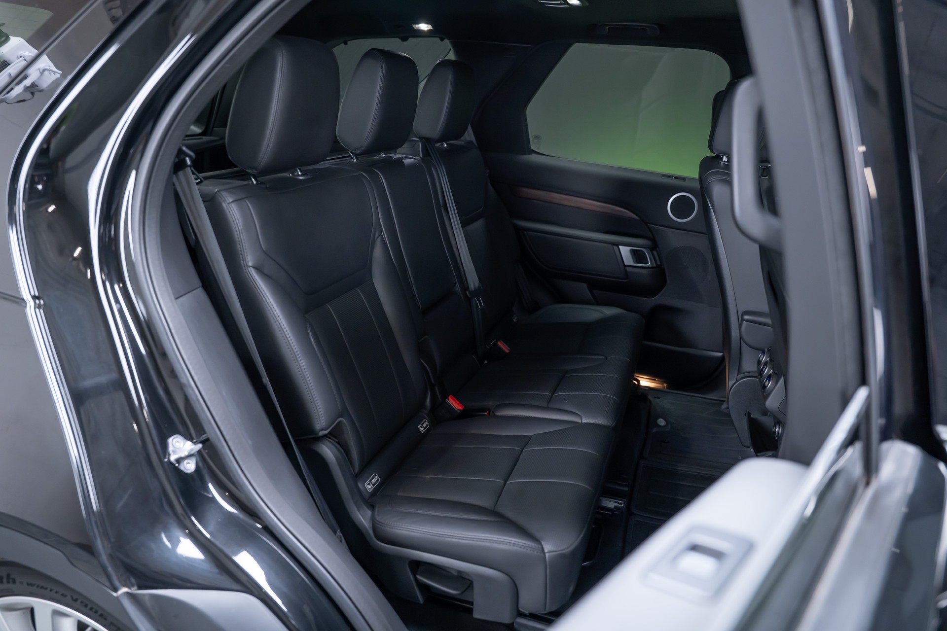 LAND ROVER Discovery 3.0 Si6 HSE / Panorama-Glasdach / Rückfahrkamera / Anhängerkupplung 3.5T-image-19