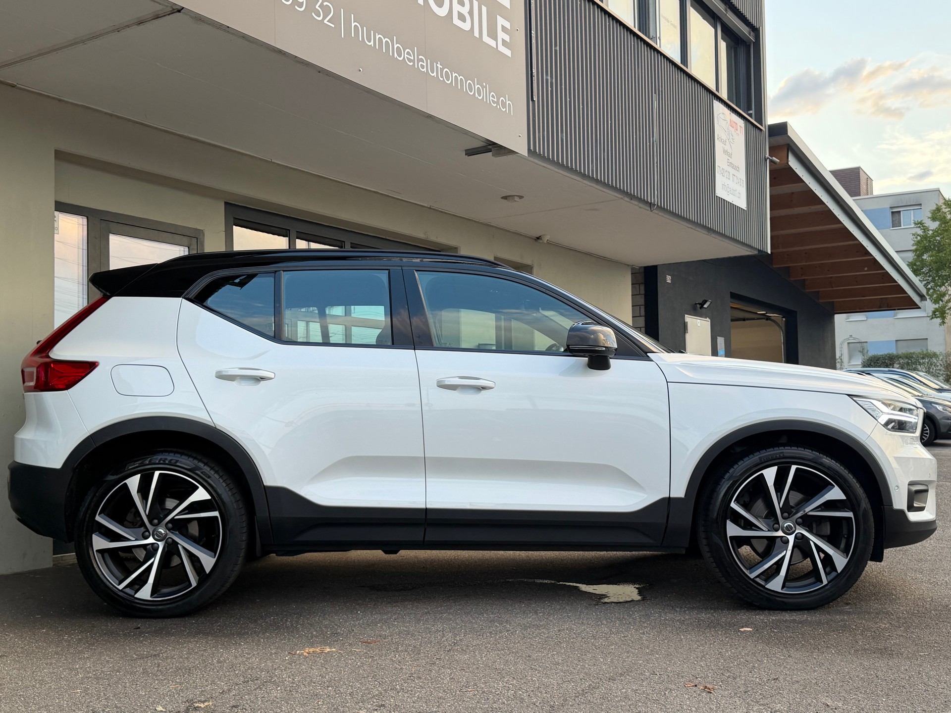 VOLVO XC40 B5 Benzin Mild Hybrid AWD Inscription Geartronic-image-4