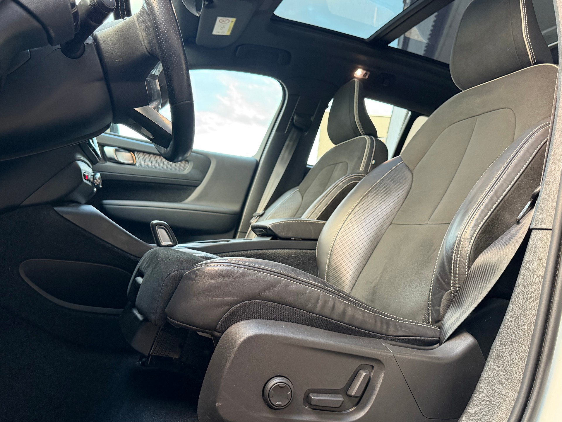 VOLVO XC40 B5 Benzin Mild Hybrid AWD Inscription Geartronic-image-7