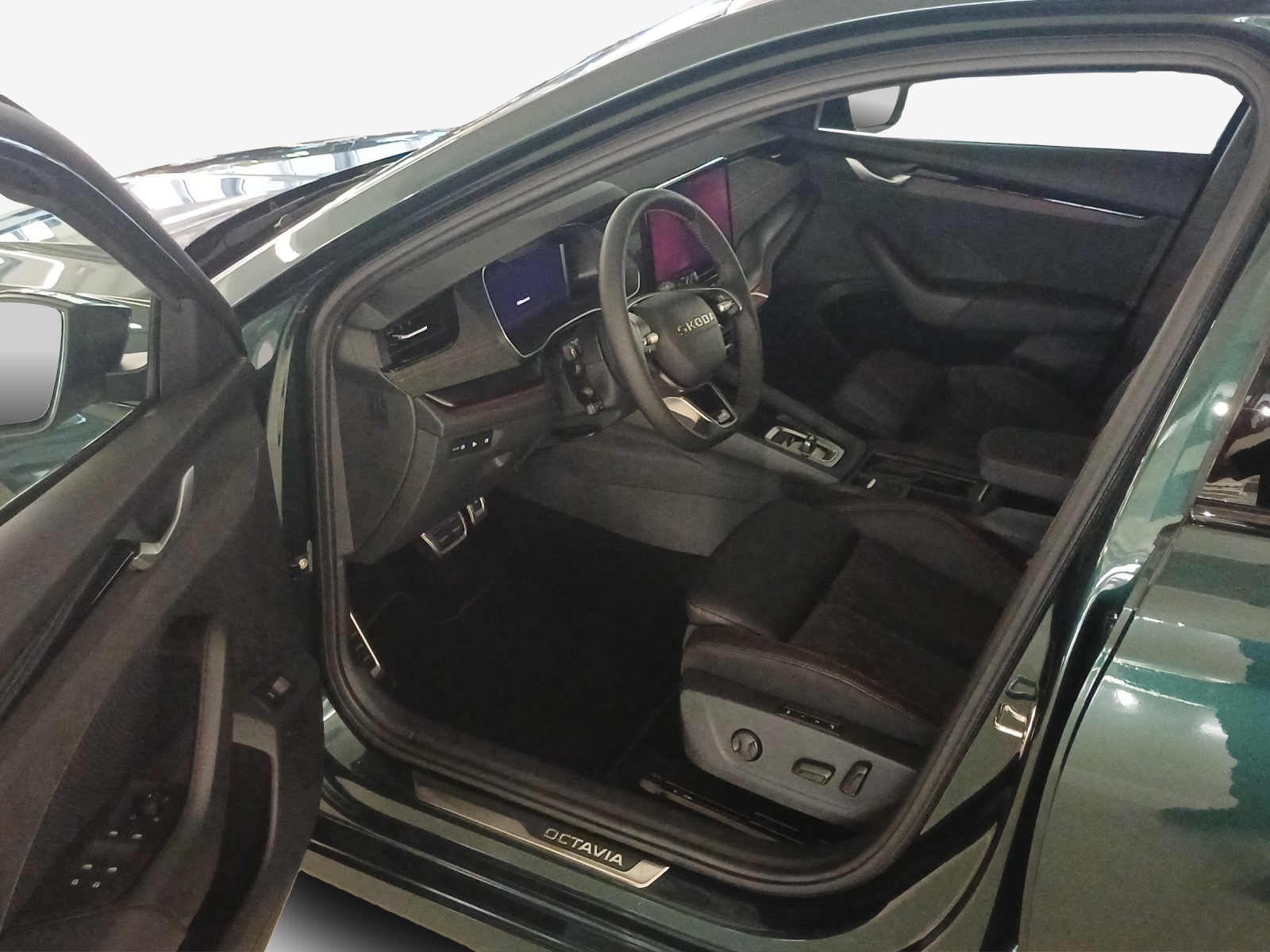 SKODA Octavia Combi 2.0 TSI DSG RS 30 Years Edition-image-7