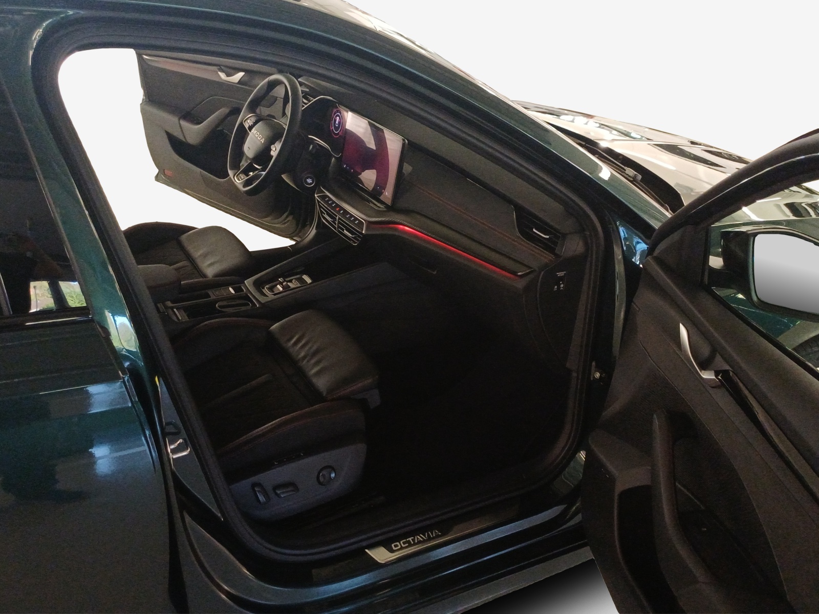 SKODA Octavia Combi 2.0 TSI DSG RS 30 Years Edition-image-13
