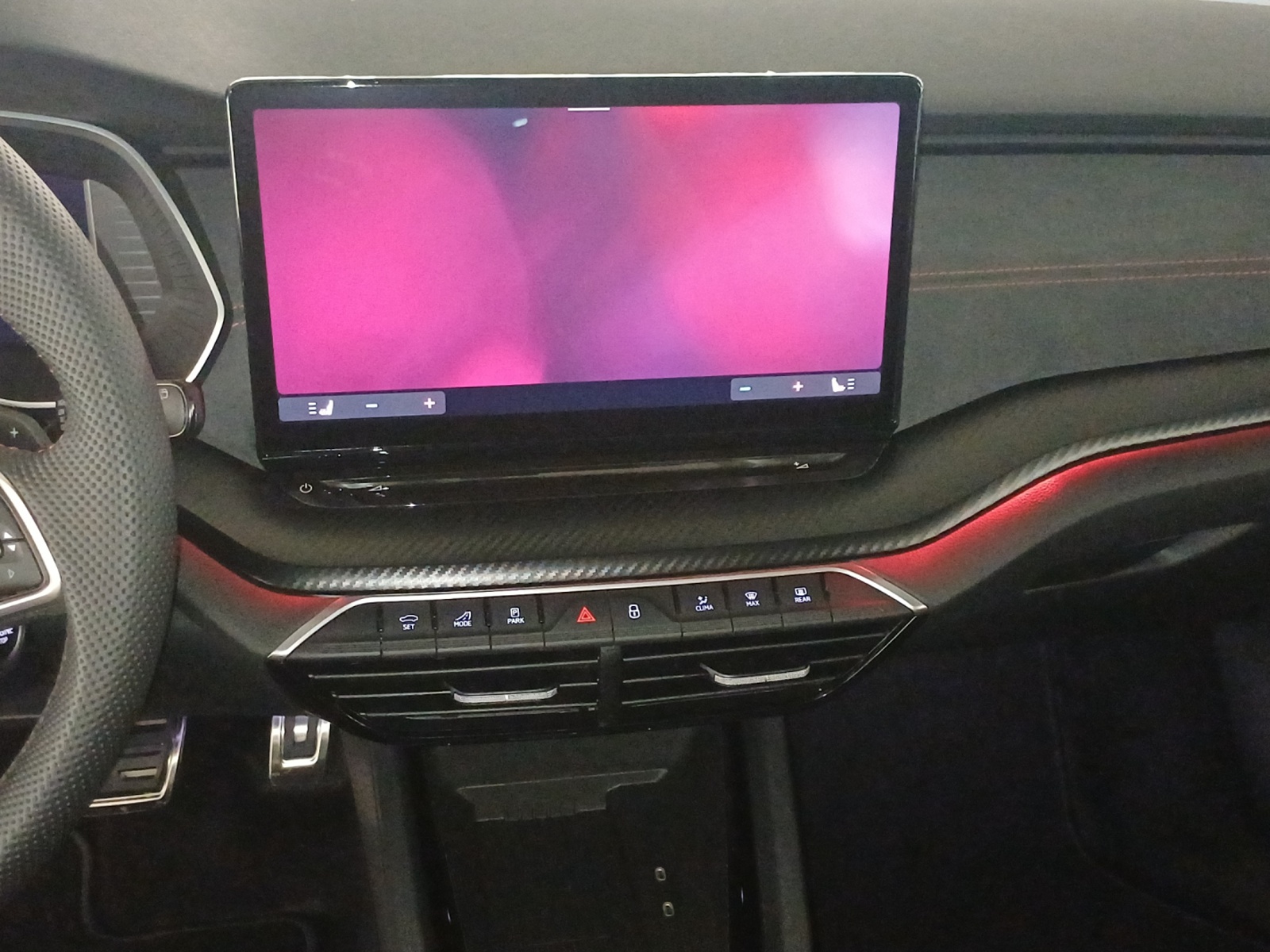 SKODA Octavia Combi 2.0 TSI DSG RS 30 Years Edition-image-10