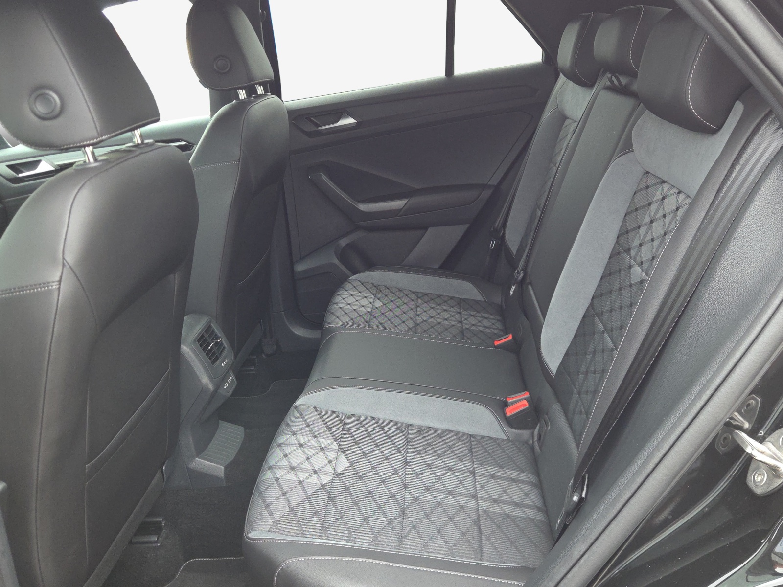 VW T-Roc 2.0 TSI R-Line DSG 4Motion-image-11