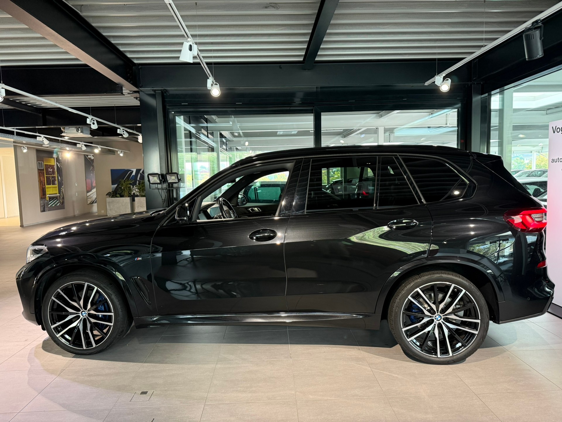 BMW X5 xDrive 48V 30d M Sport Steptronic-showroom-element-3