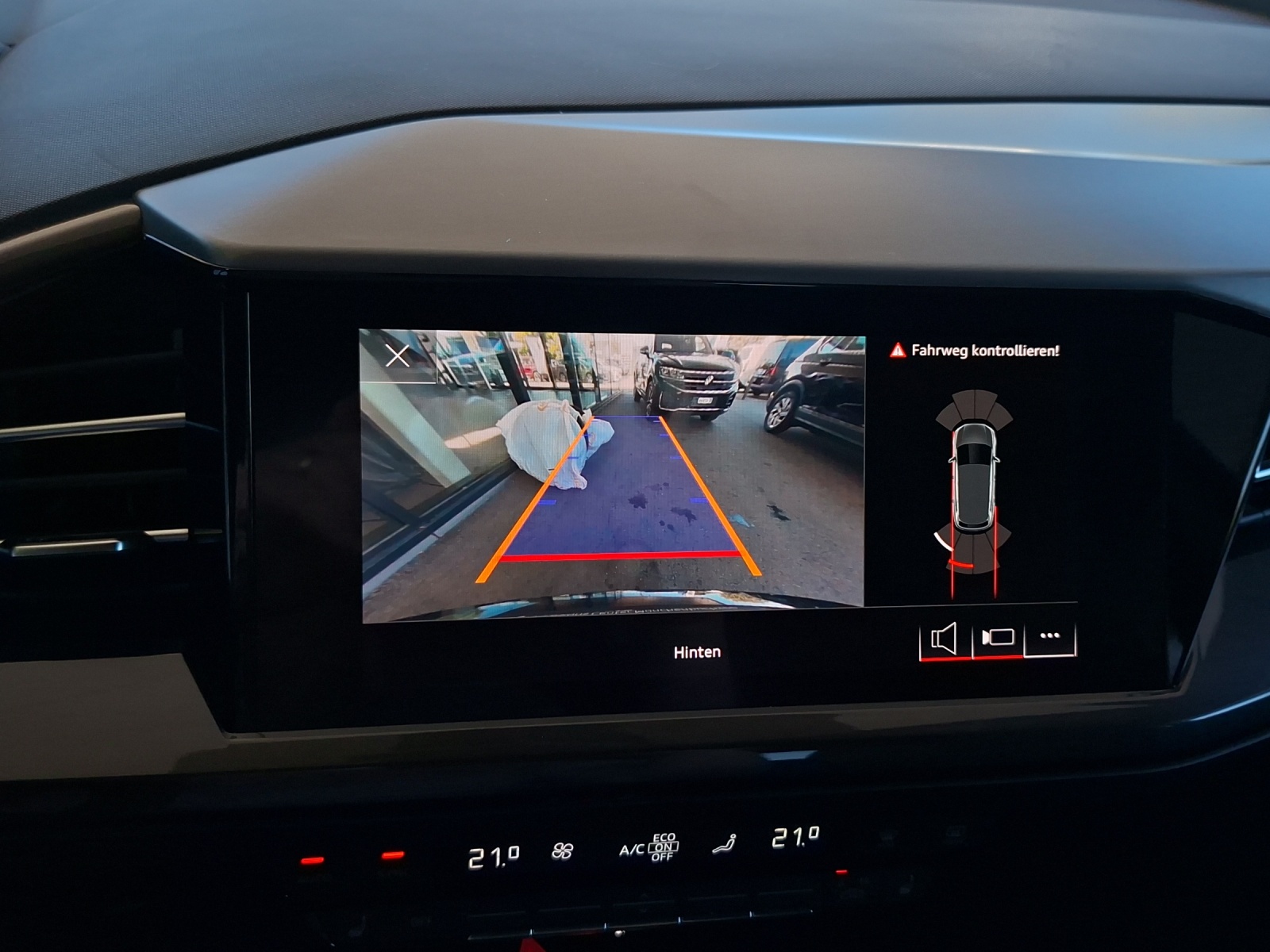 AUDI Q4 e-tron 40-image-15