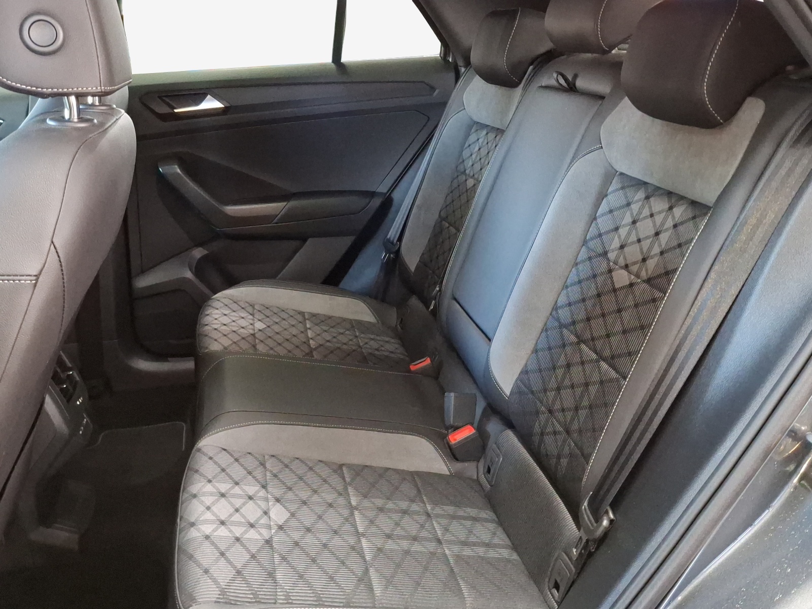 VW T-Roc 2.0 TSI R-Line DSG 4Motion-image-11