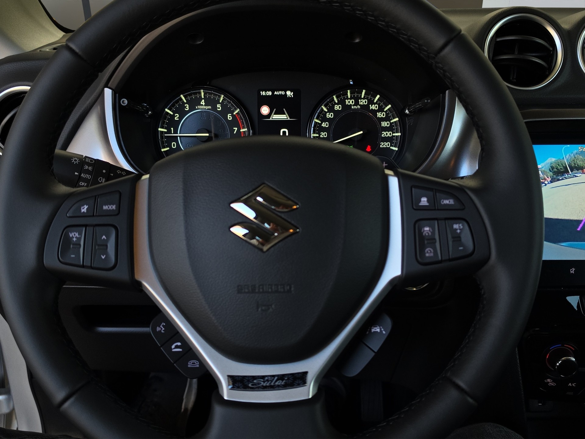 SUZUKI Vitara 1.4 T Piz Sulai Hybrid 4x4-image-13