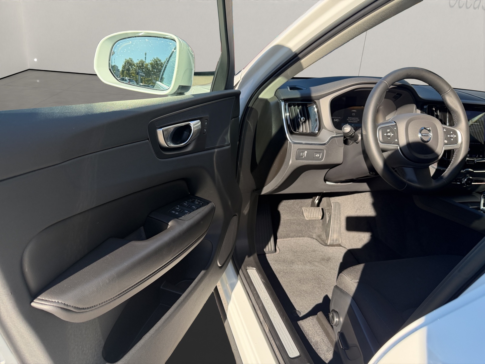 VOLVO XC60 2.0 B5 MH Momentum AWD-image-8