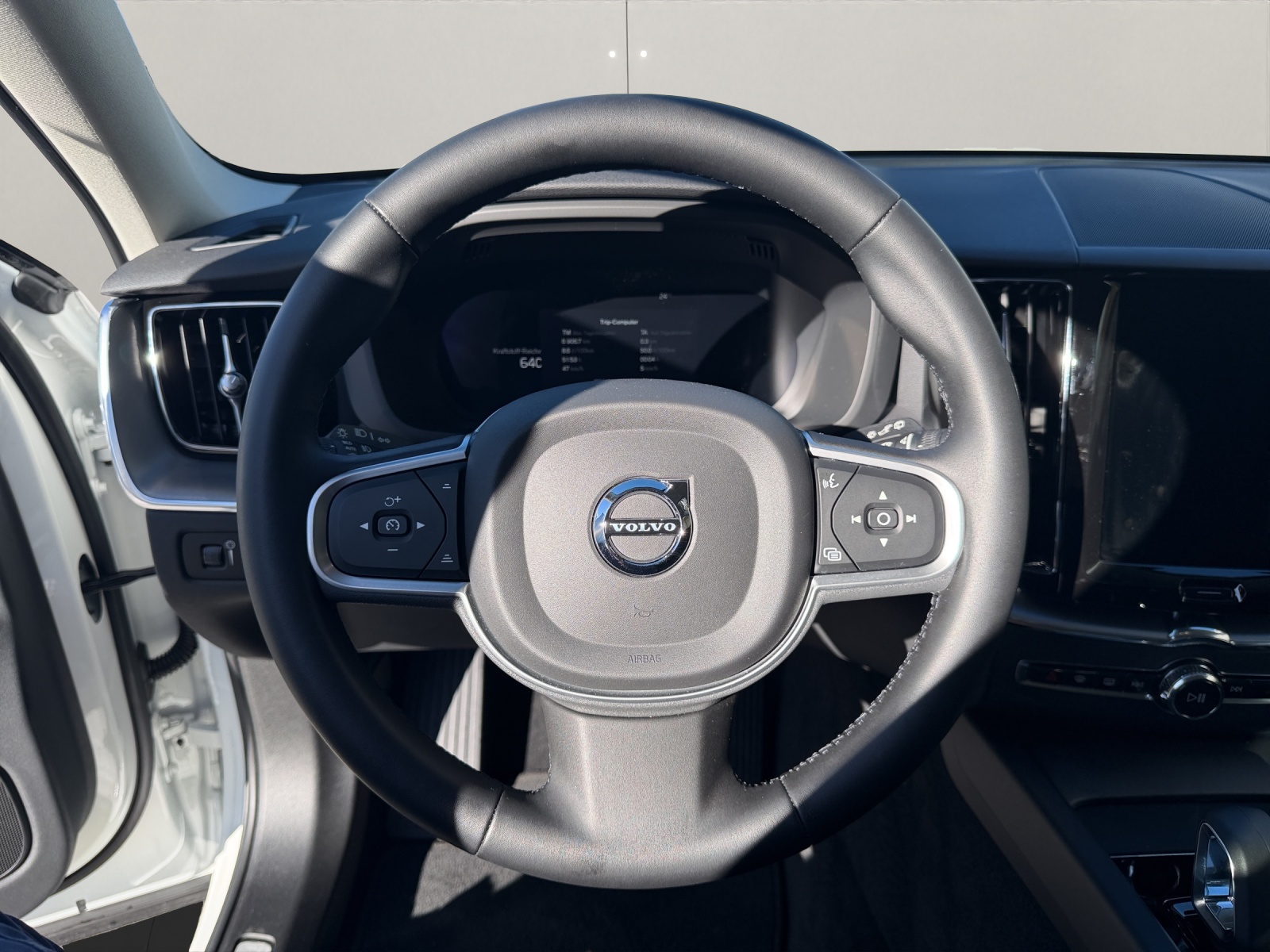 VOLVO XC60 2.0 B5 MH Momentum AWD-image-11