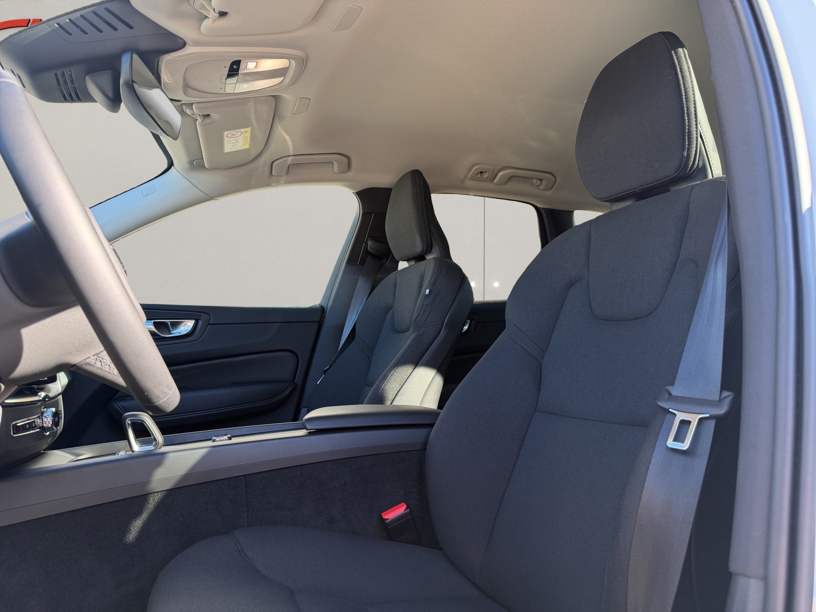 VOLVO XC60 2.0 B5 MH Momentum AWD-image-9