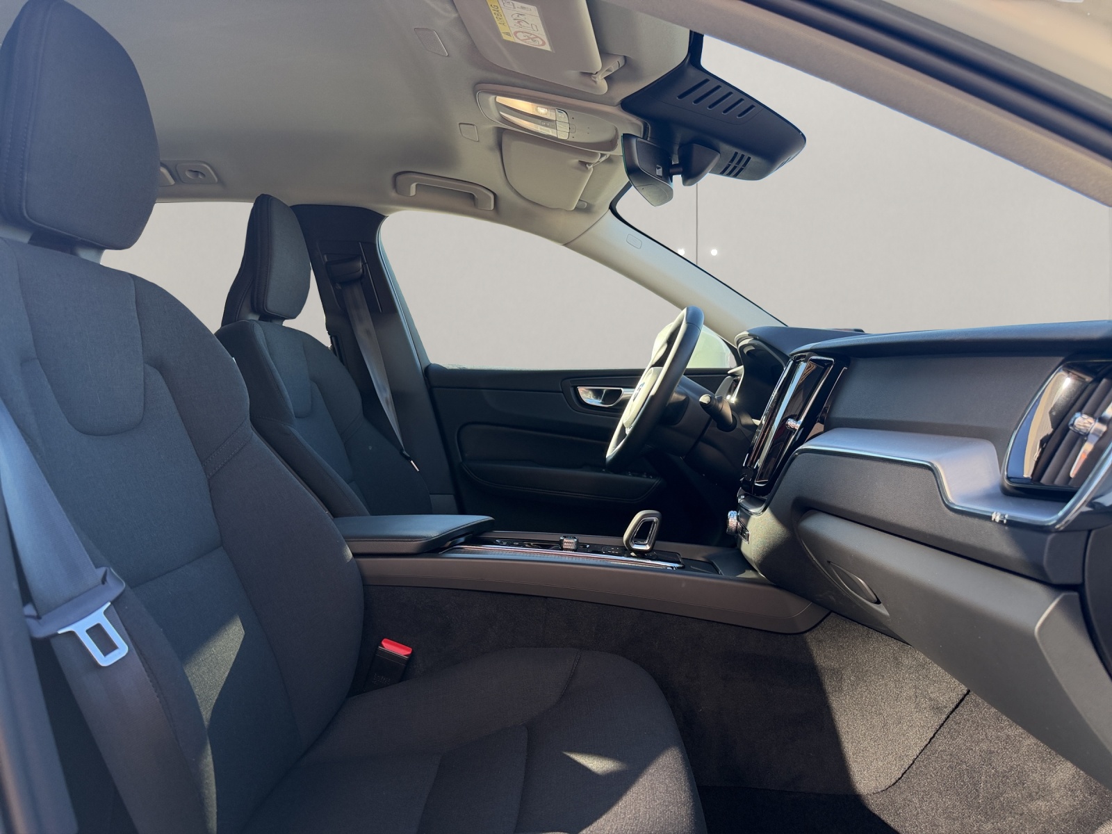 VOLVO XC60 2.0 B5 MH Momentum AWD-image-10