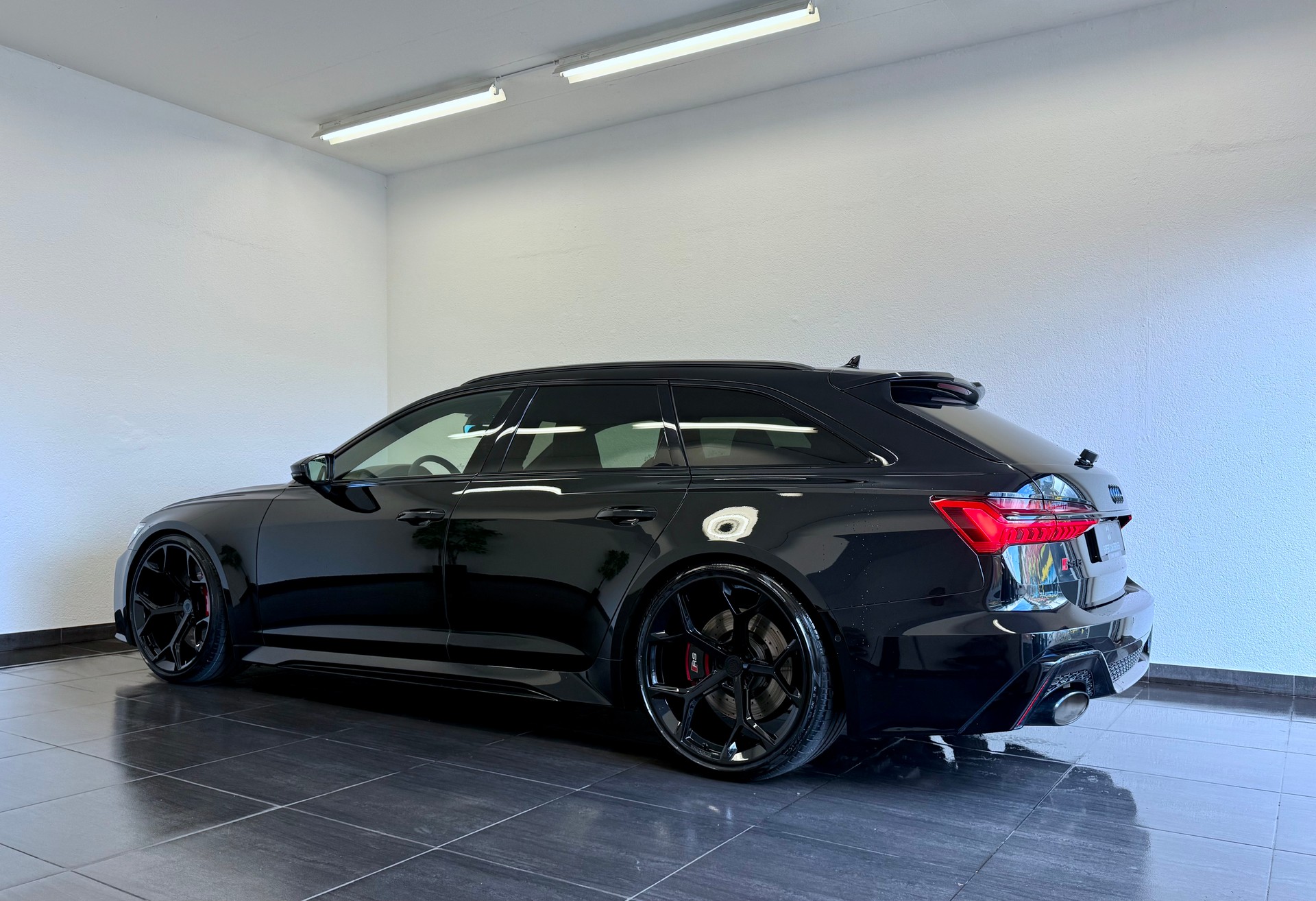 AUDI RS6 Avant 4.0 TFSI V8 quattro "ALL BLACK"-image-6