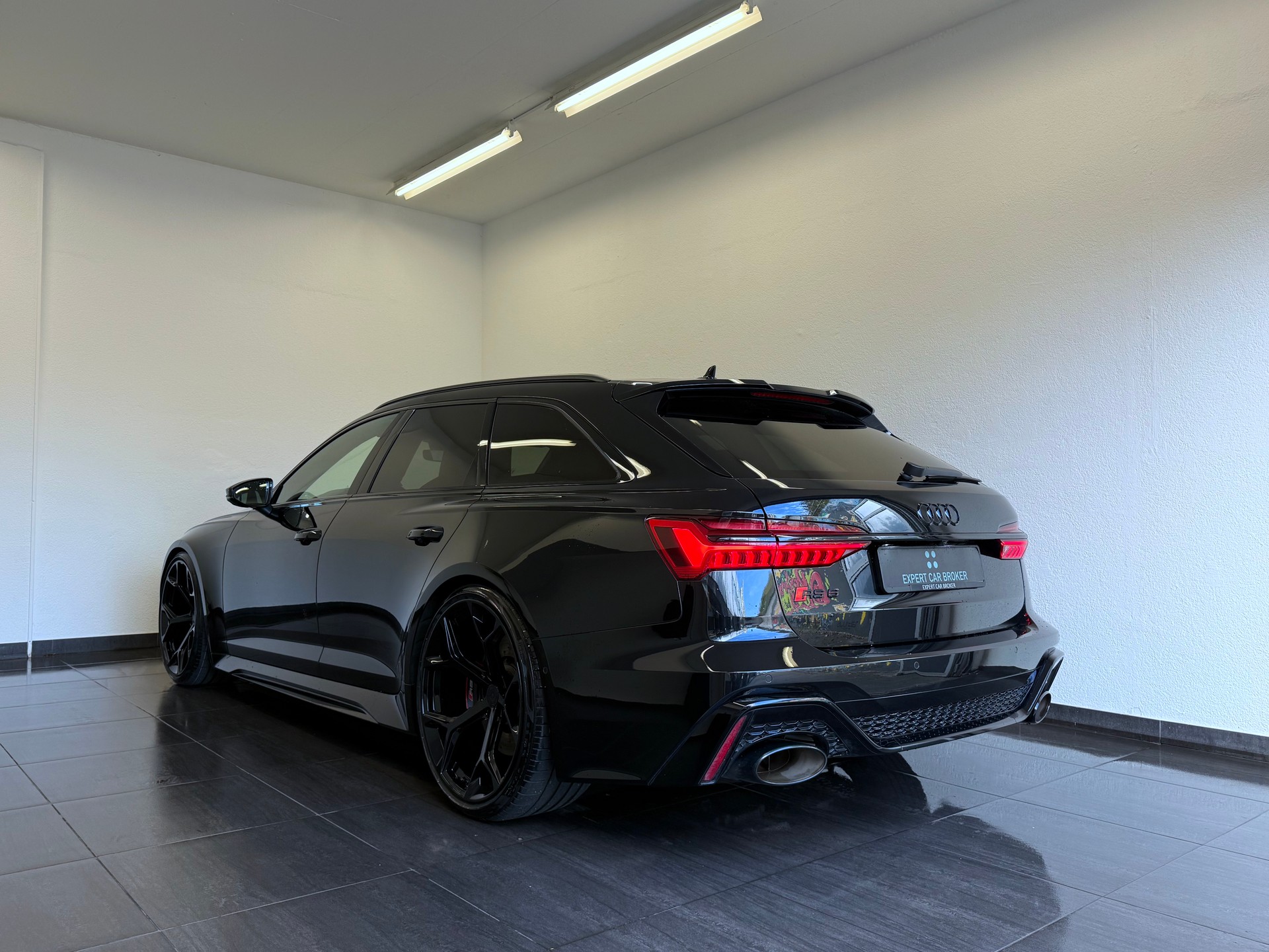 AUDI RS6 Avant 4.0 TFSI V8 quattro "ALL BLACK"-image-8
