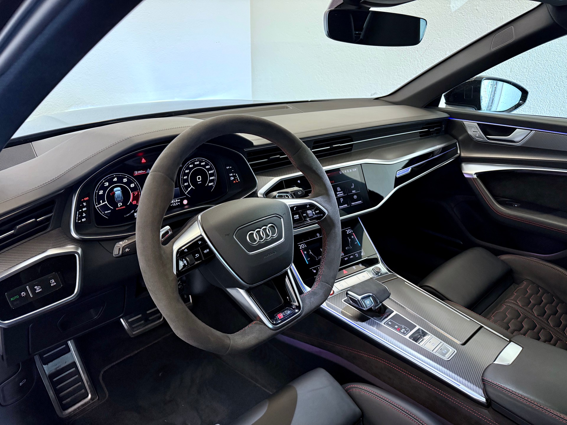 AUDI RS6 Avant 4.0 TFSI V8 quattro "ALL BLACK"-image-12