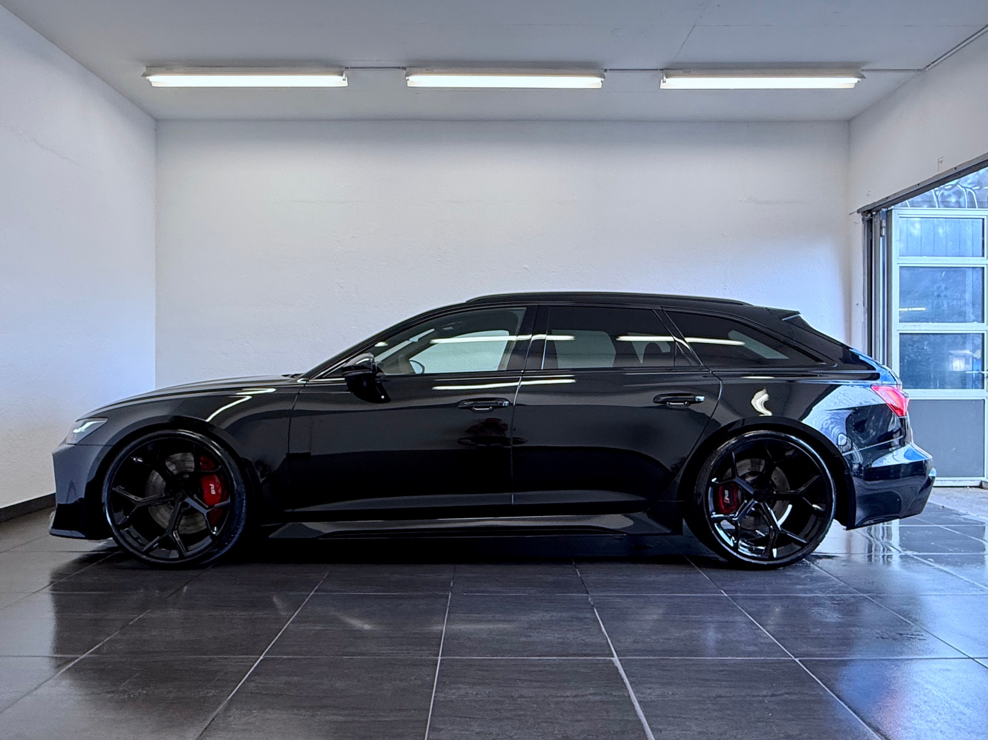 AUDI RS6 Avant 4.0 TFSI V8 quattro "ALL BLACK"-image-9